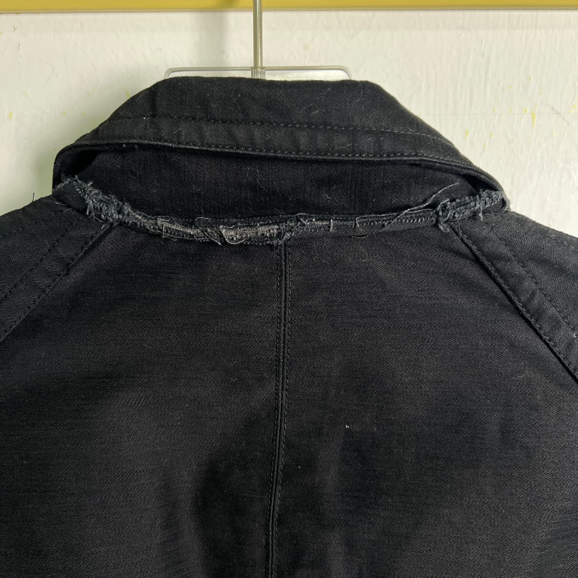 DIRAIN 블랙 컷오프 테일러드 데미지 롱 코트  상품이미지6