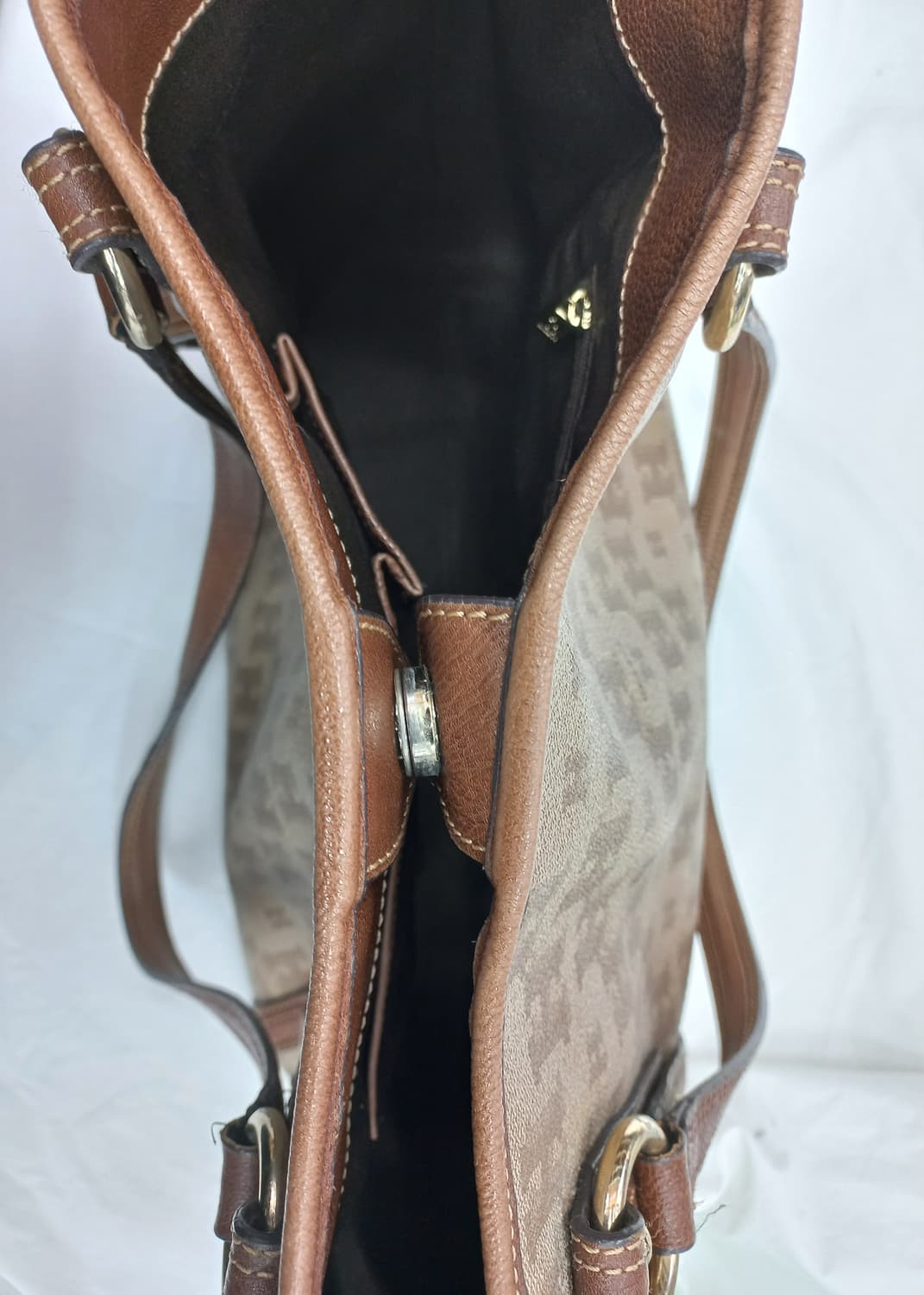 헤지스 H로고 패턴 토트백 브라운 상품이미지4