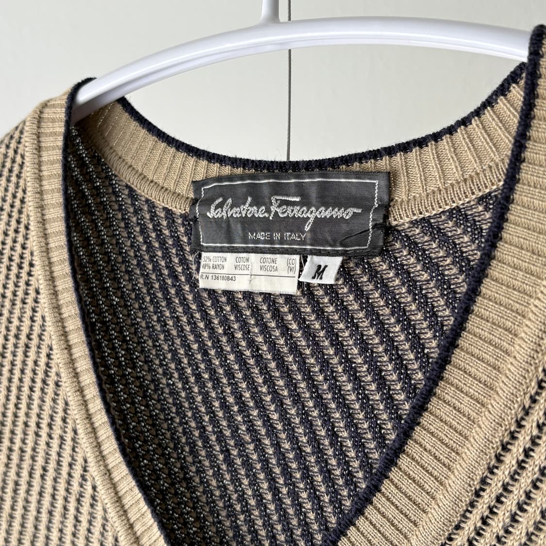 ▫️Salvatore Ferragamo V-Neck Knit 상품이미지7