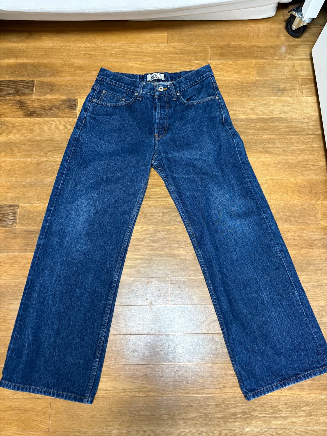 네이키드 앤 페이머스 스트롱가이 32 상품이미지1