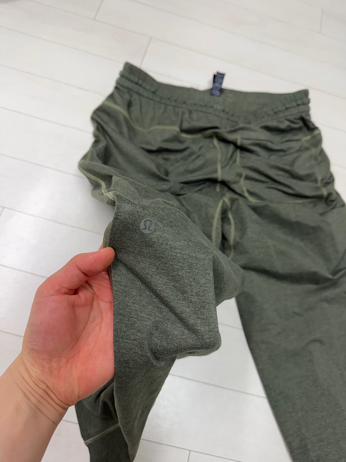 룰루레몬 팬츠 L 사이즈  상태 9.0/10  사진찍고 절대 안입습니다  상품이미지6