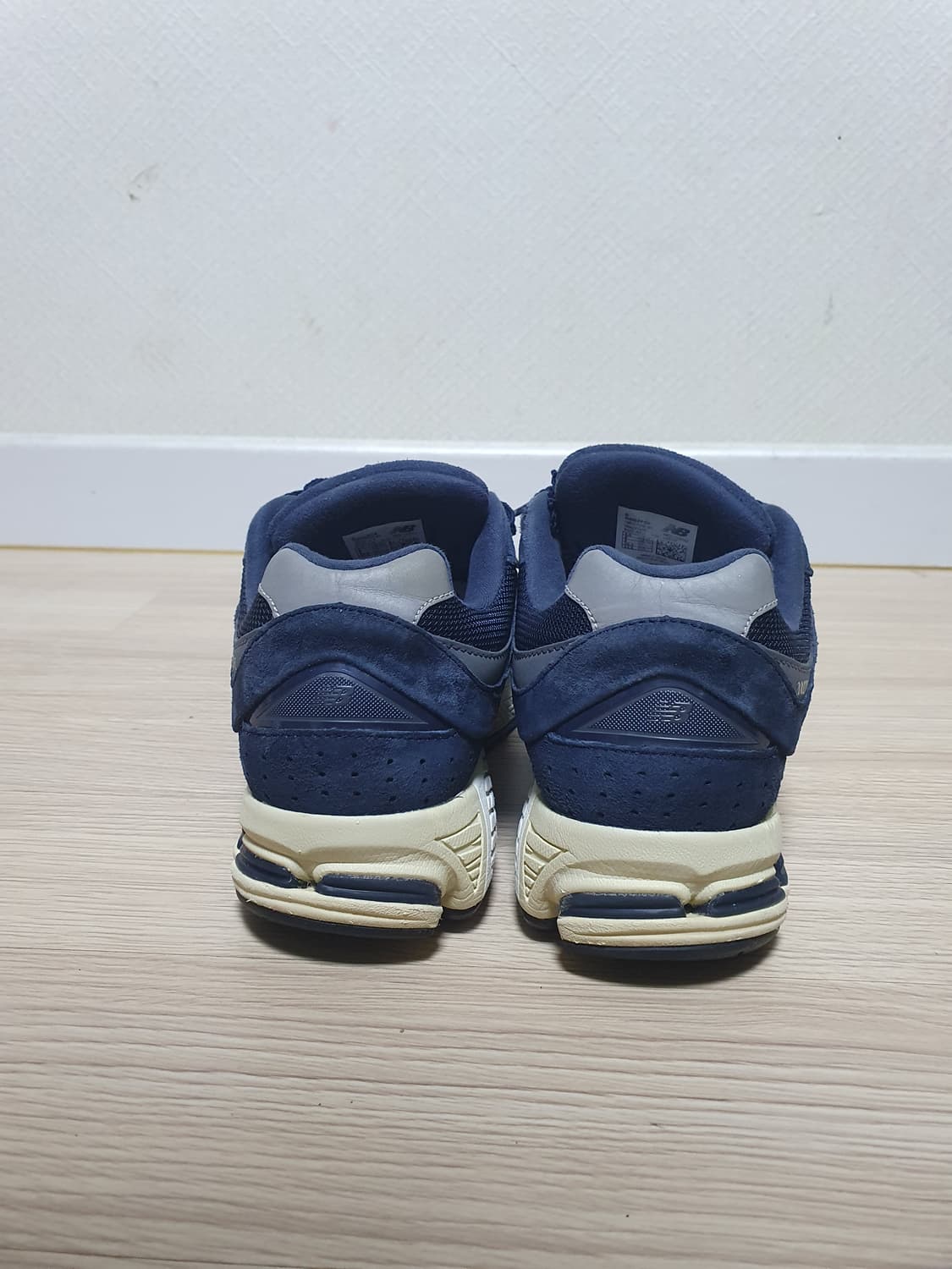 뉴발란스 2002R 네이비 운동화 245 상품이미지5