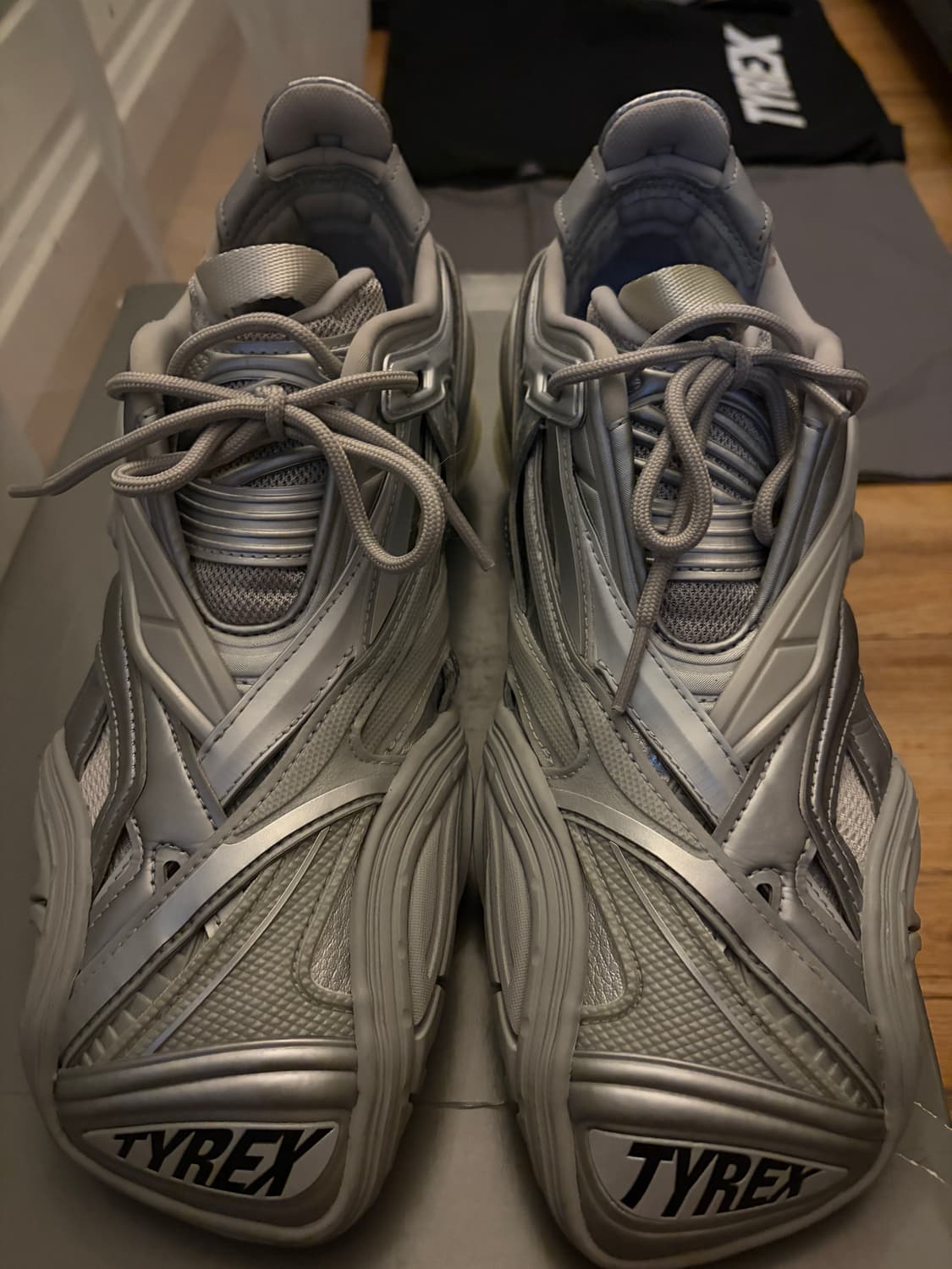 발렌시아가타이렉스41사이즈실버풀박스 상품이미지1