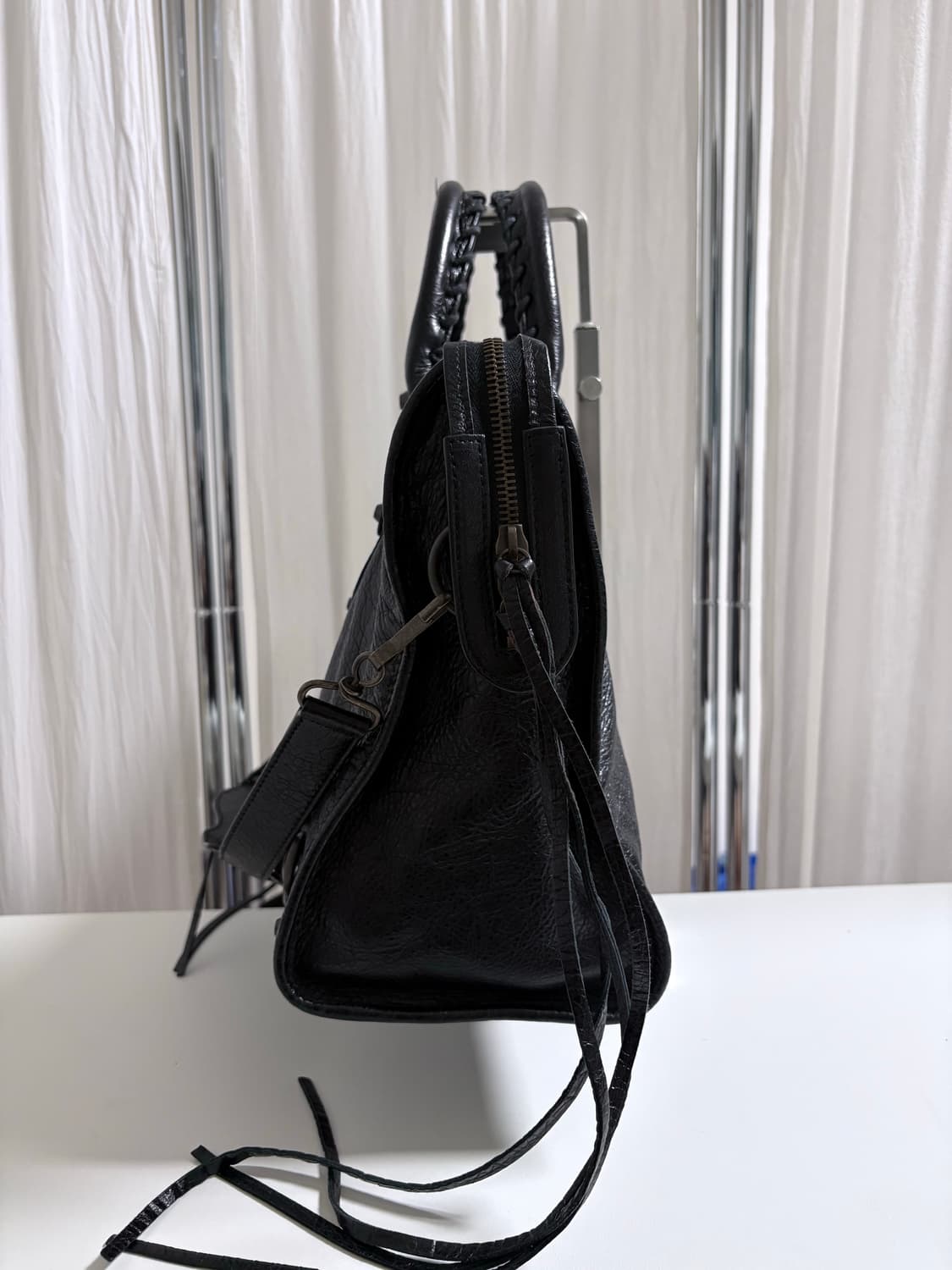 발렌시아가 시티 모터백 블랙 미디움 상품이미지3