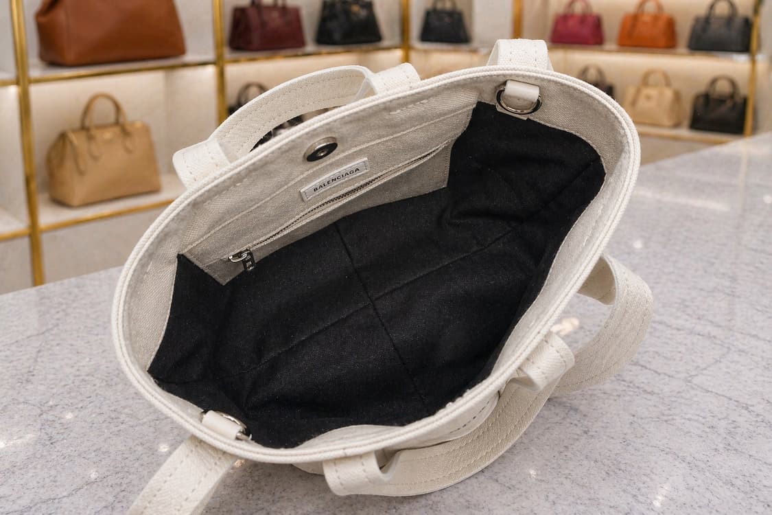 [A급] 발렌시아가 에브리데이 XS 노스 사우스 판매합니다!!! 상품이미지4