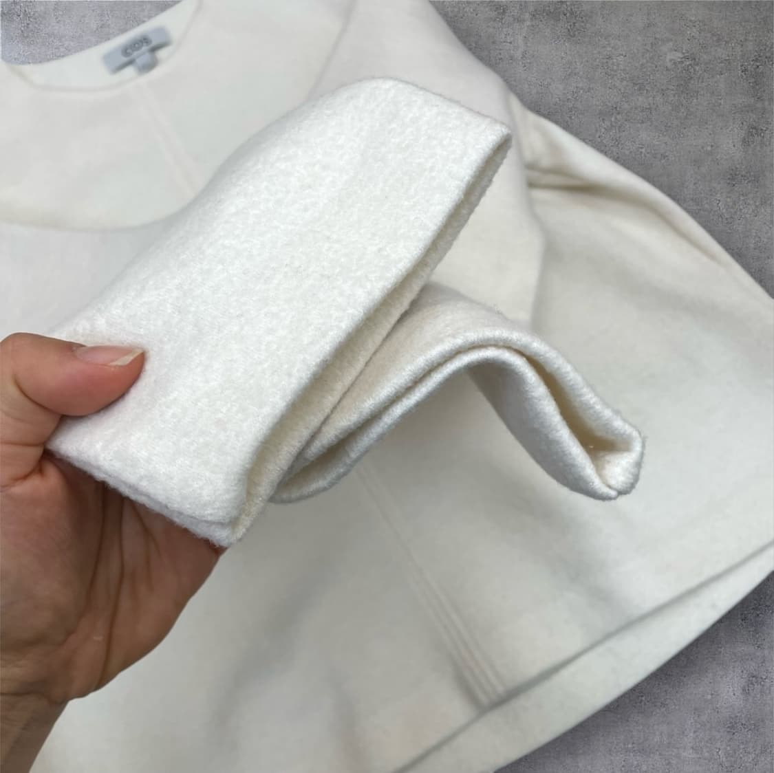 코스 COS 아이보리 버튼 디테일 보일드 울 스웨트 셔츠 S 상품이미지7