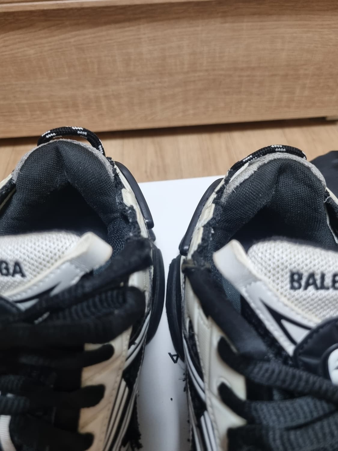 발렌시아가 뉴러너 블랙화이트 42 상품이미지8