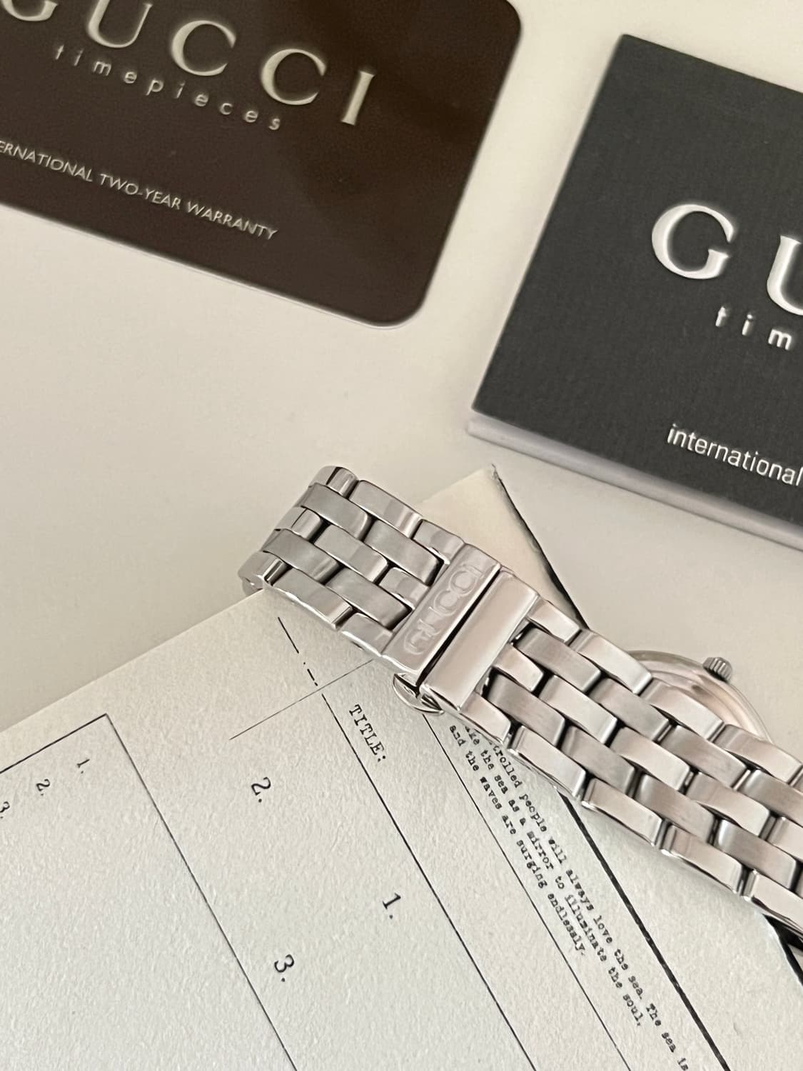 GUCCI  블랙 다이얼 라운드 구찌 시계 상품이미지9