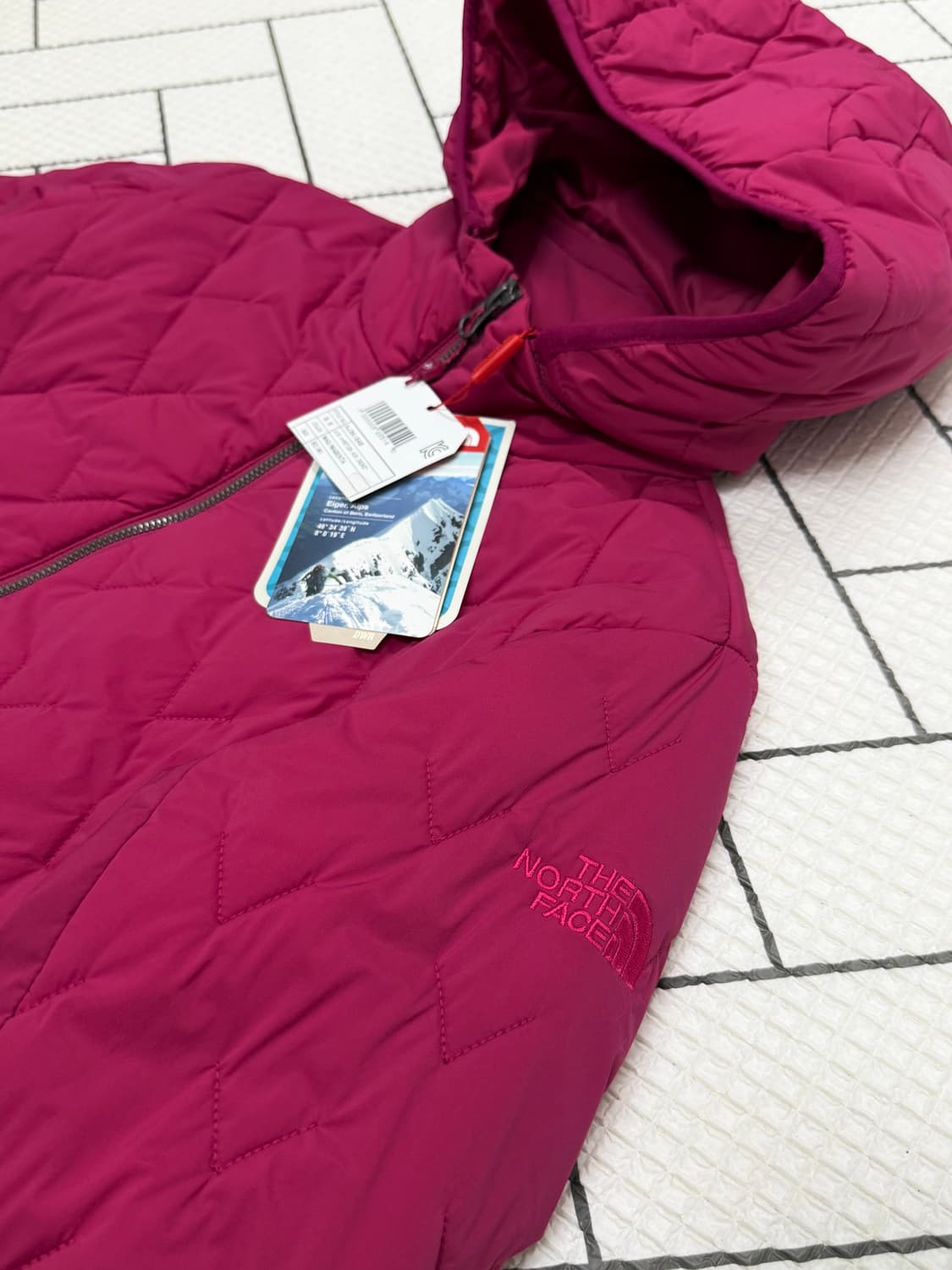 여성 90 M / (새제품) 노스페이스 경량 패딩 브이모션  상품이미지3