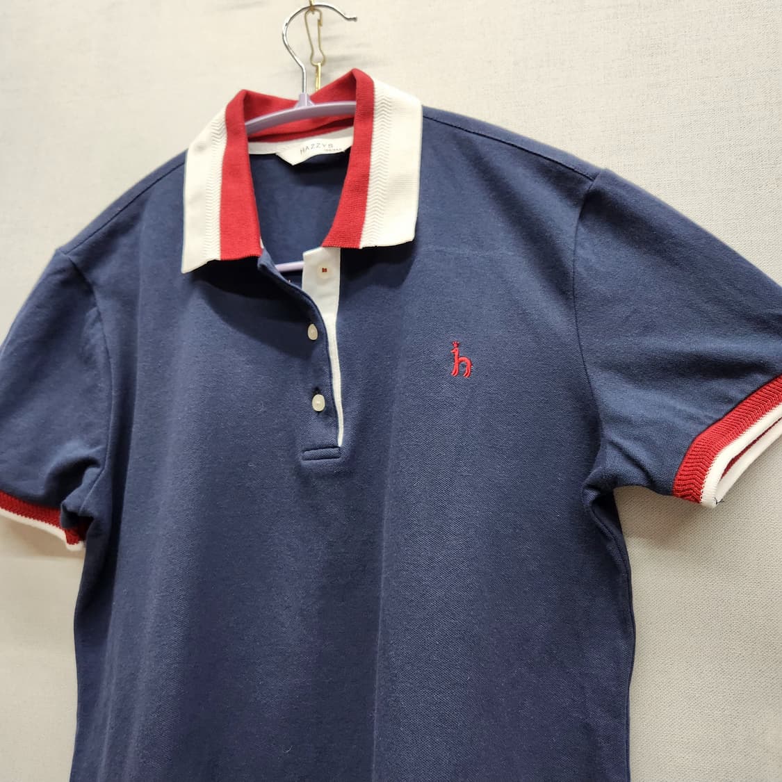 헤지스 로고 배색 디테일 반팔카라 S~M 상품이미지3