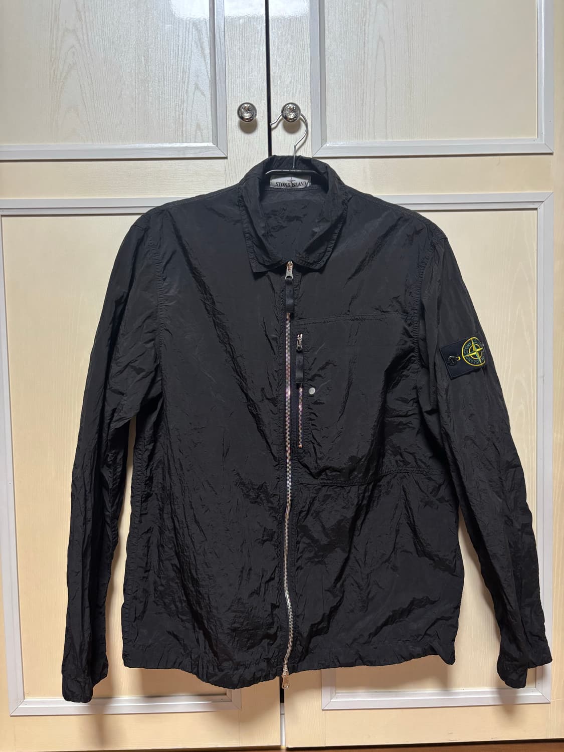 25ss 스톤아일랜드 나일론 메탈 포켓 투웨이 지퍼 에코닐 오버셔츠 상품이미지2