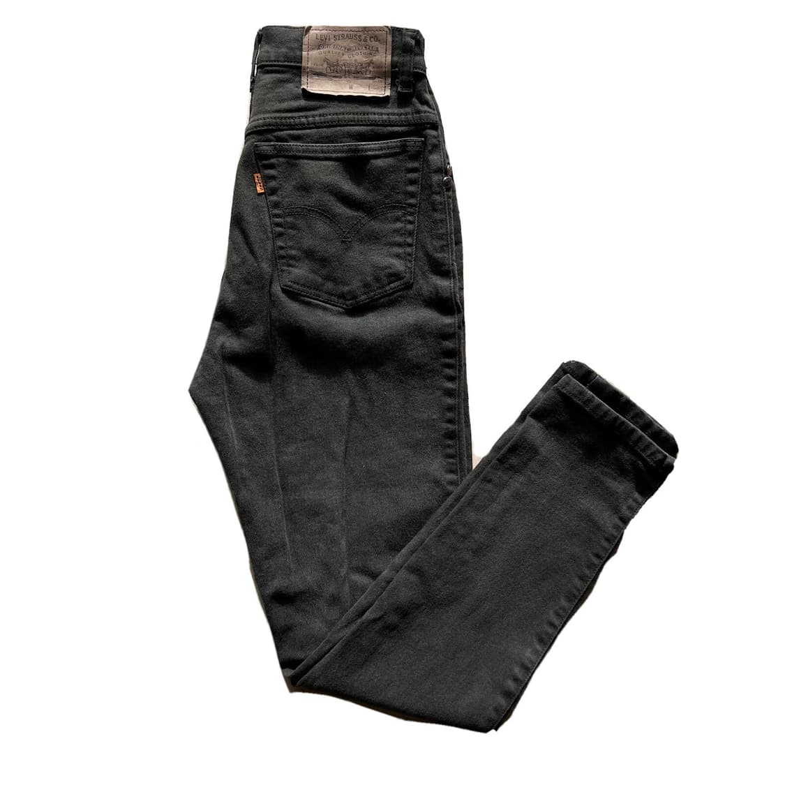 리바이스 빈티지 10912 슬림 핏 테이퍼드 레그 오렌지 탭 블랙 진 상품이미지1