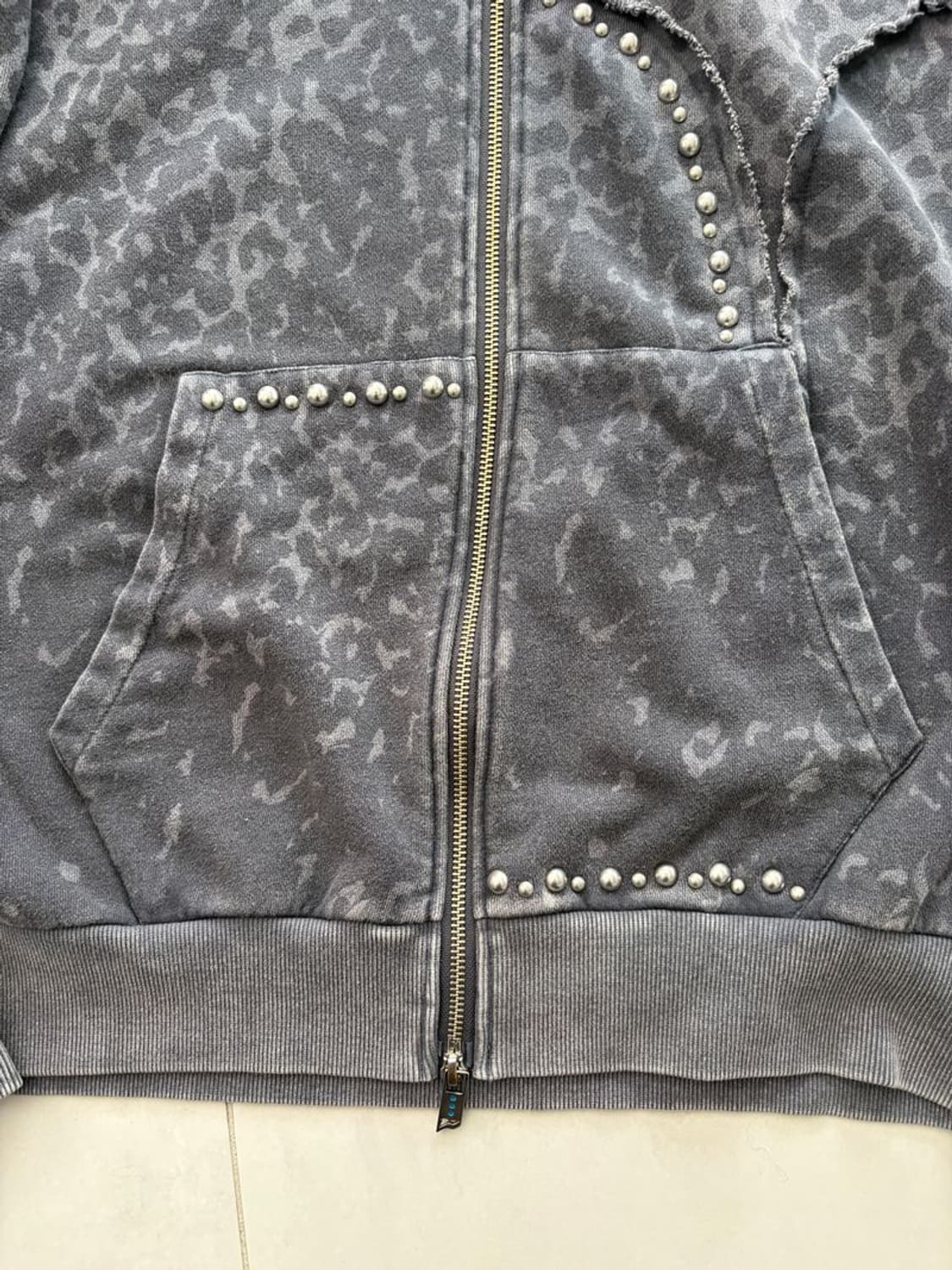 STUD BLEACH LEOPARD ZIP HOODIE 상품이미지6