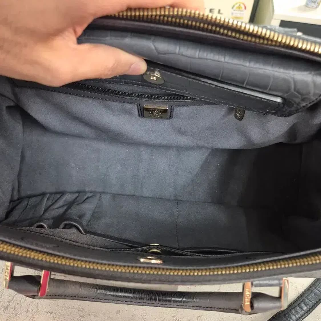 MCM 뮌헨 악어 패턴 토트백 상품이미지6