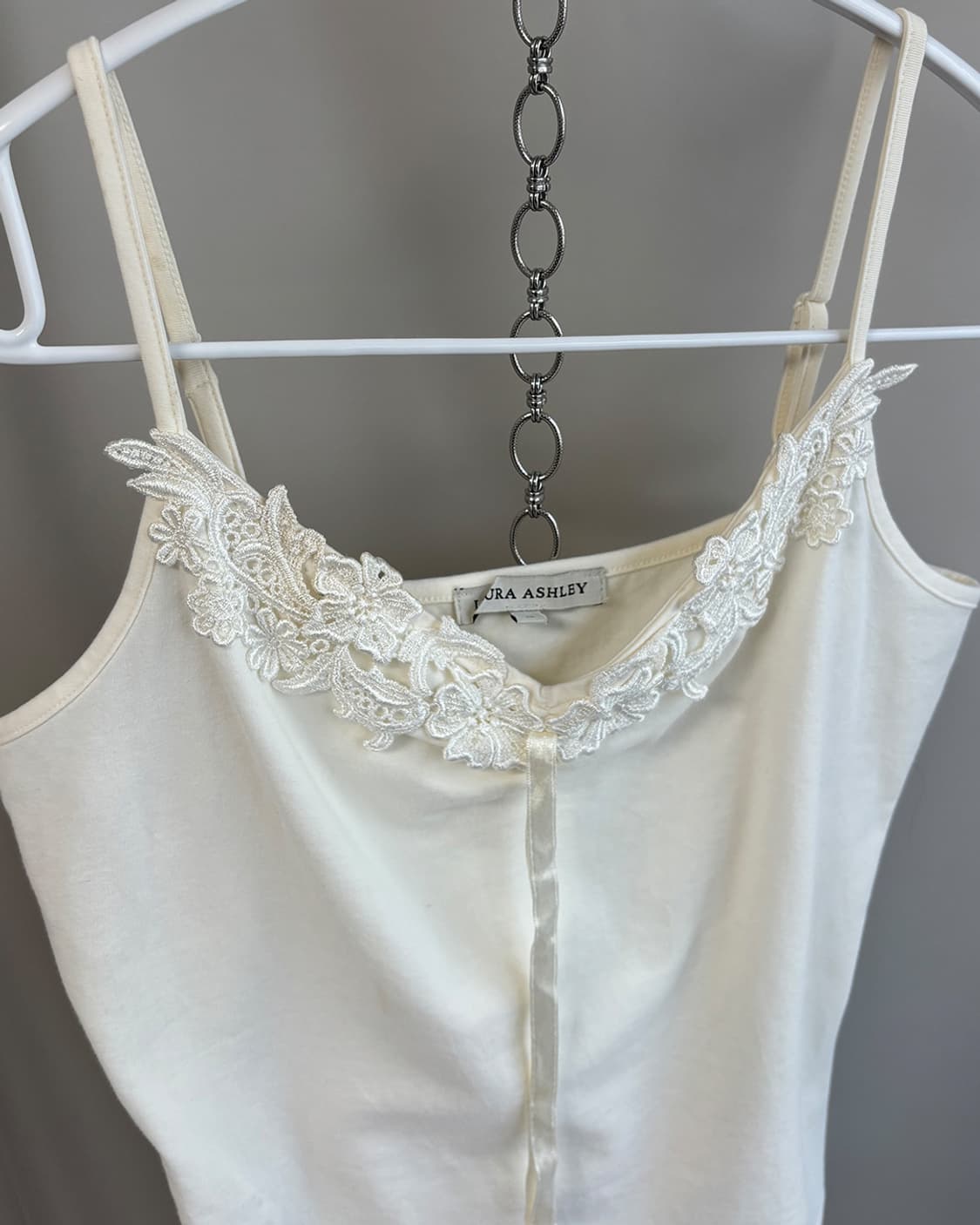 LAURA ASHLEY creamy lace strap sleeveles 상품이미지3