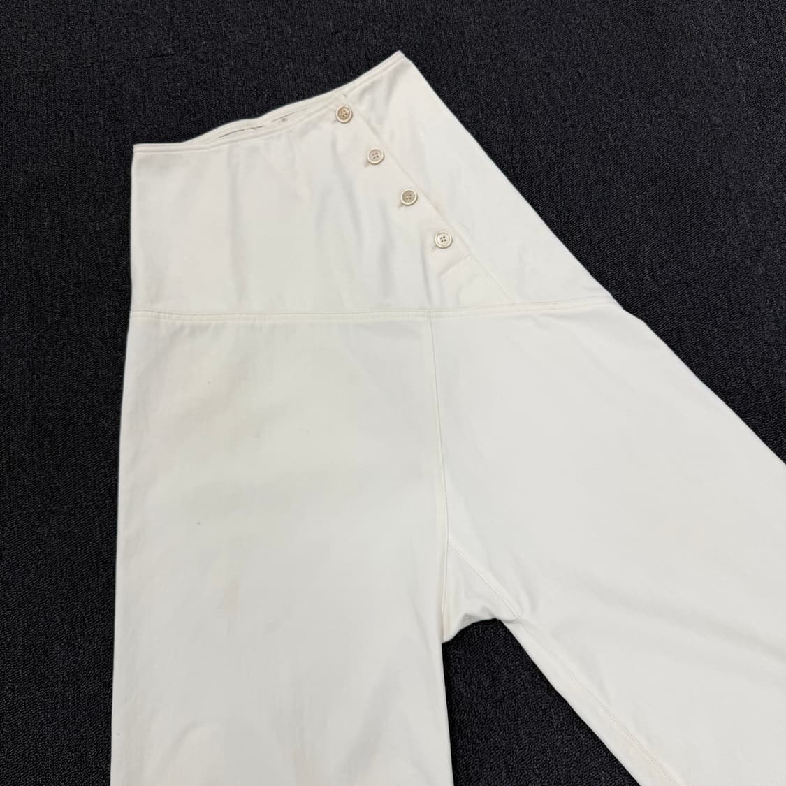 골든구스 비대칭 사선버튼 와일드 큐롯팬츠 상품이미지2