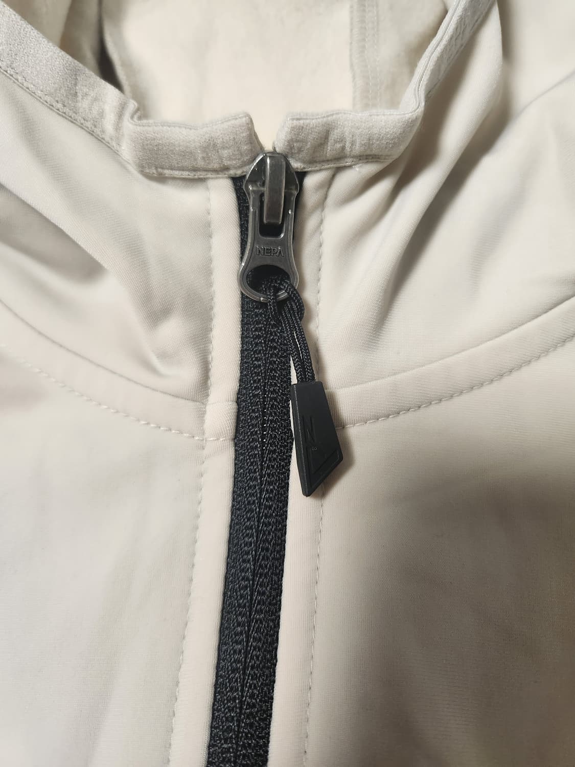 네파 여성 윈드러너 바람막이 자켓 사이즈95 m

오른쪽 소매 뒤에 오염 상품이미지7