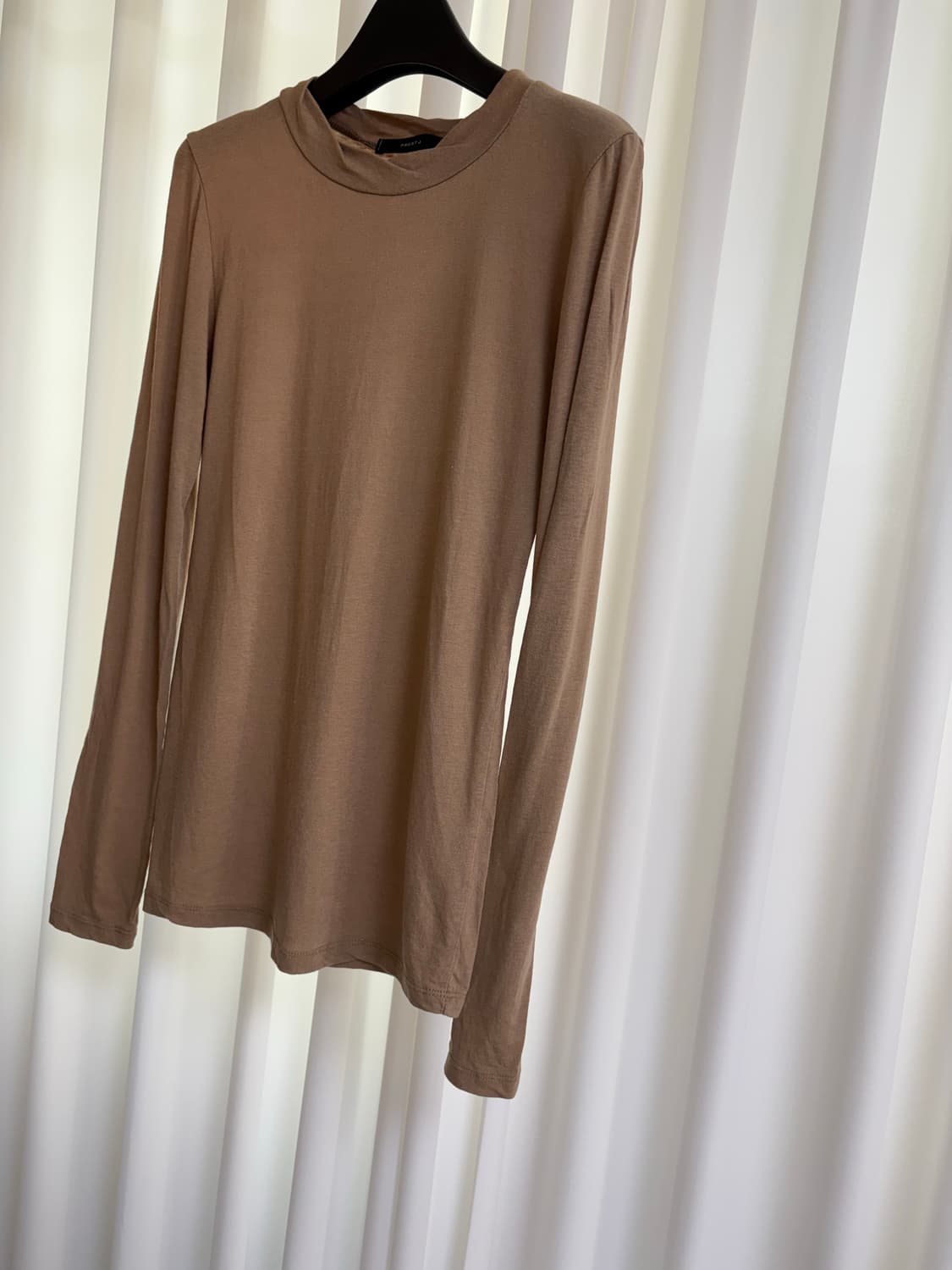 프로스트제이 슬림넥셔링티 - 베이지 상품이미지1