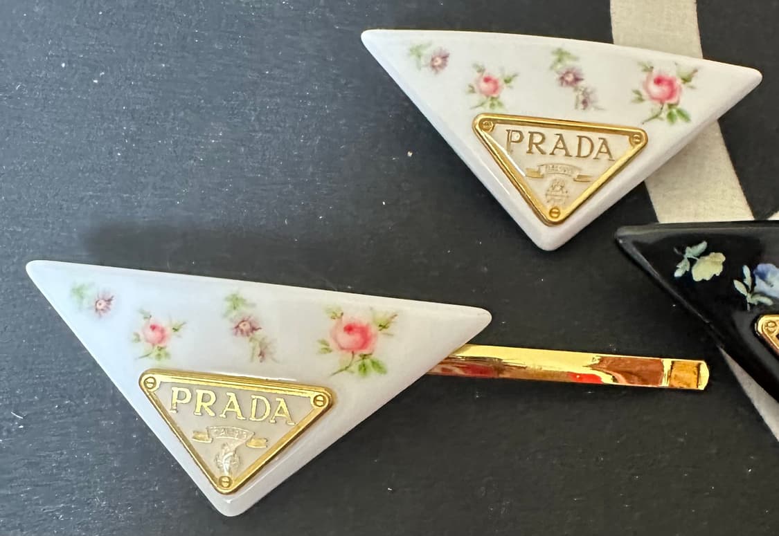 프라다 플라워 패턴 헤어핀 상품이미지1
