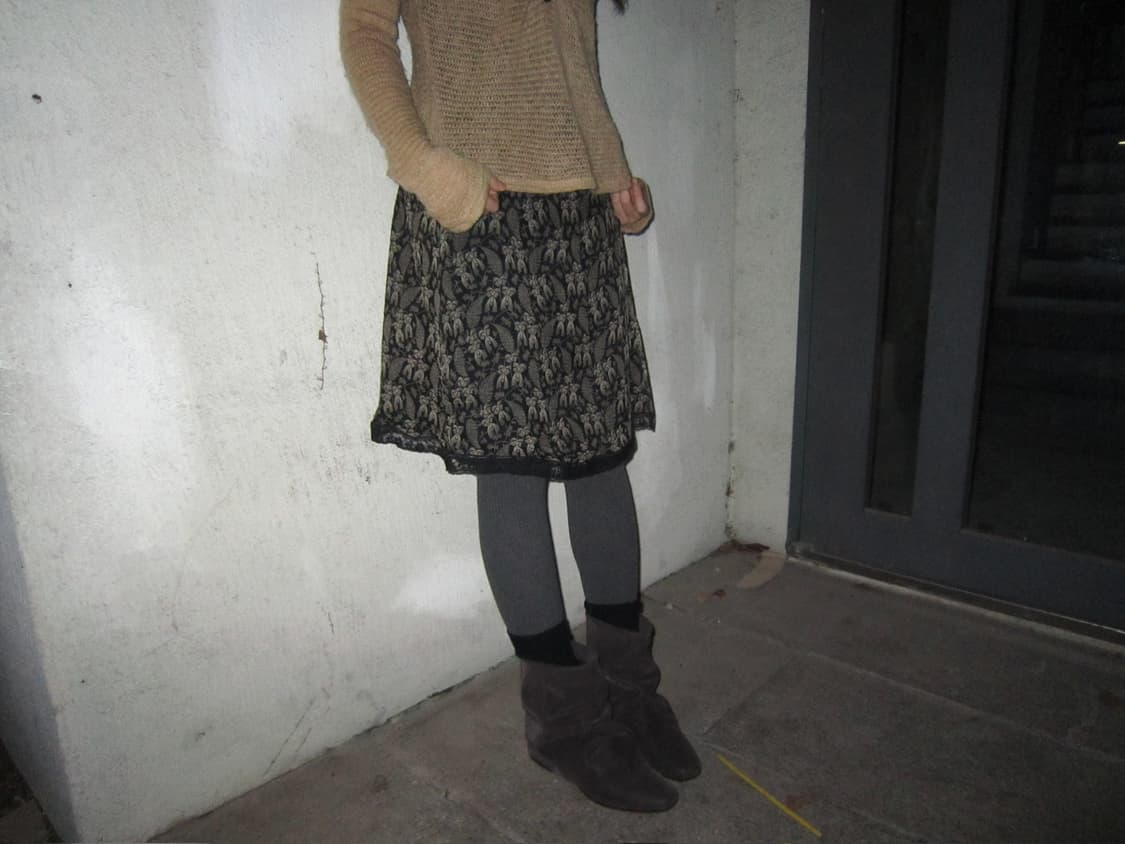 막스앤코 랩 미디 스커트 리프 패턴 리본 타이 스트랩 디테일 카키 상품이미지2