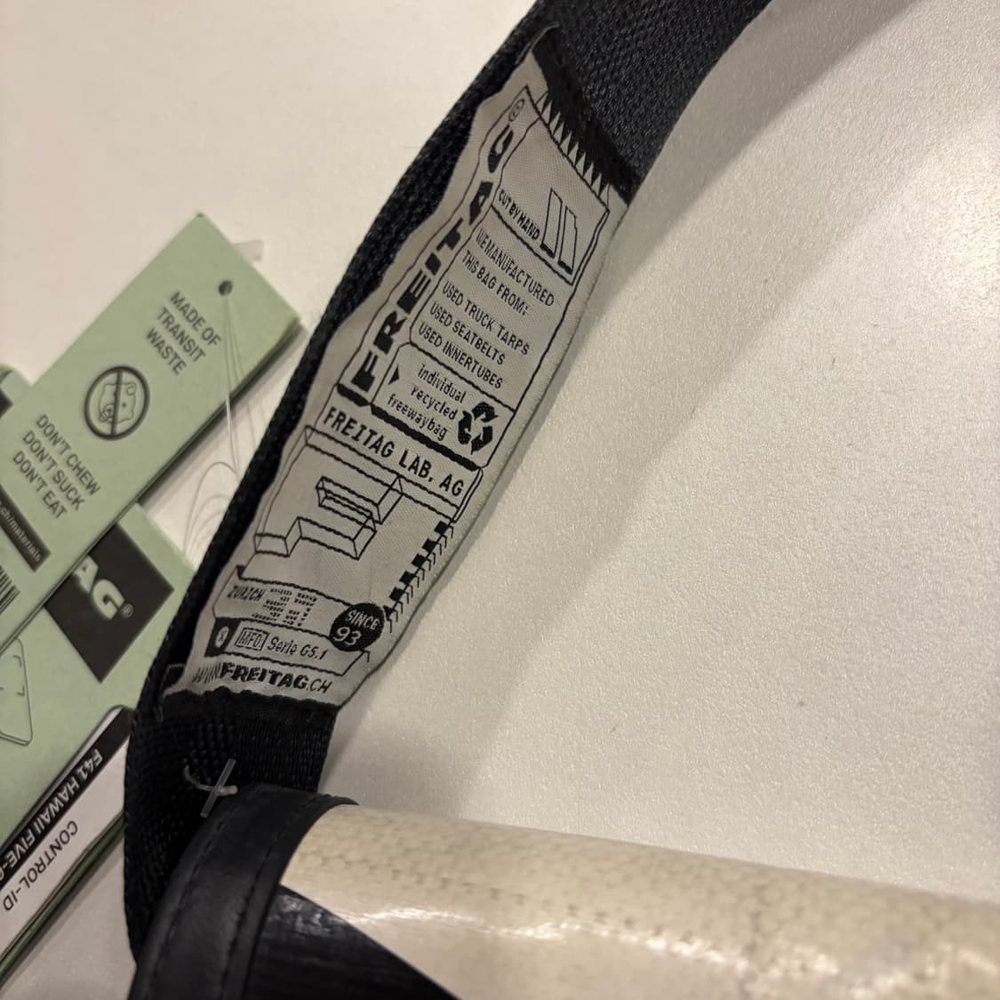 프라이탁 하와이 메신저백 블랙/아이보리 상품이미지5