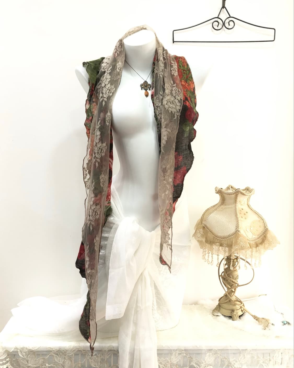 vintage painting red floral lace scarf 상품이미지2