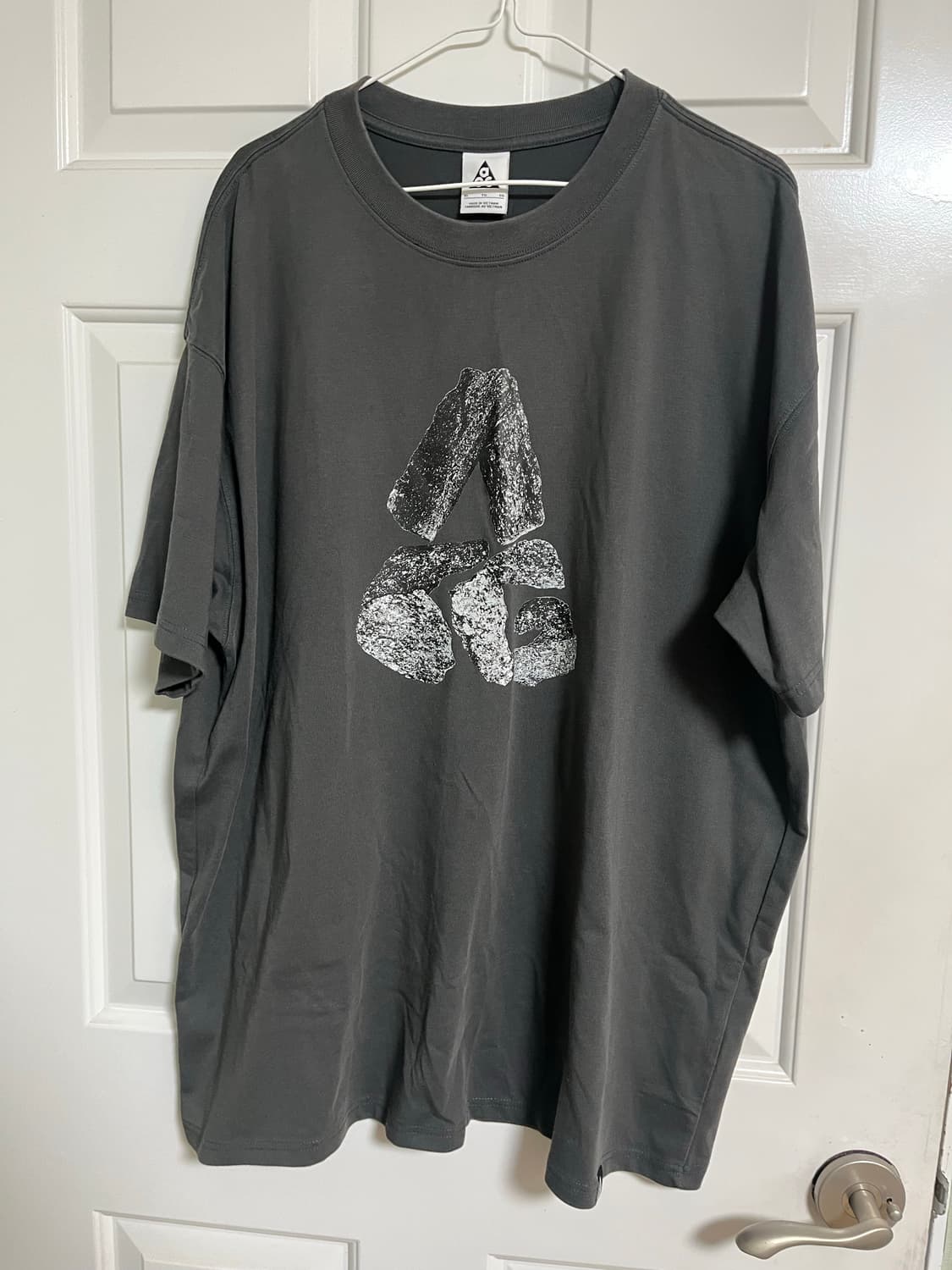 US XL 나이키 ACG 고인돌 모놀리식 반팔 챠콜 상품이미지2