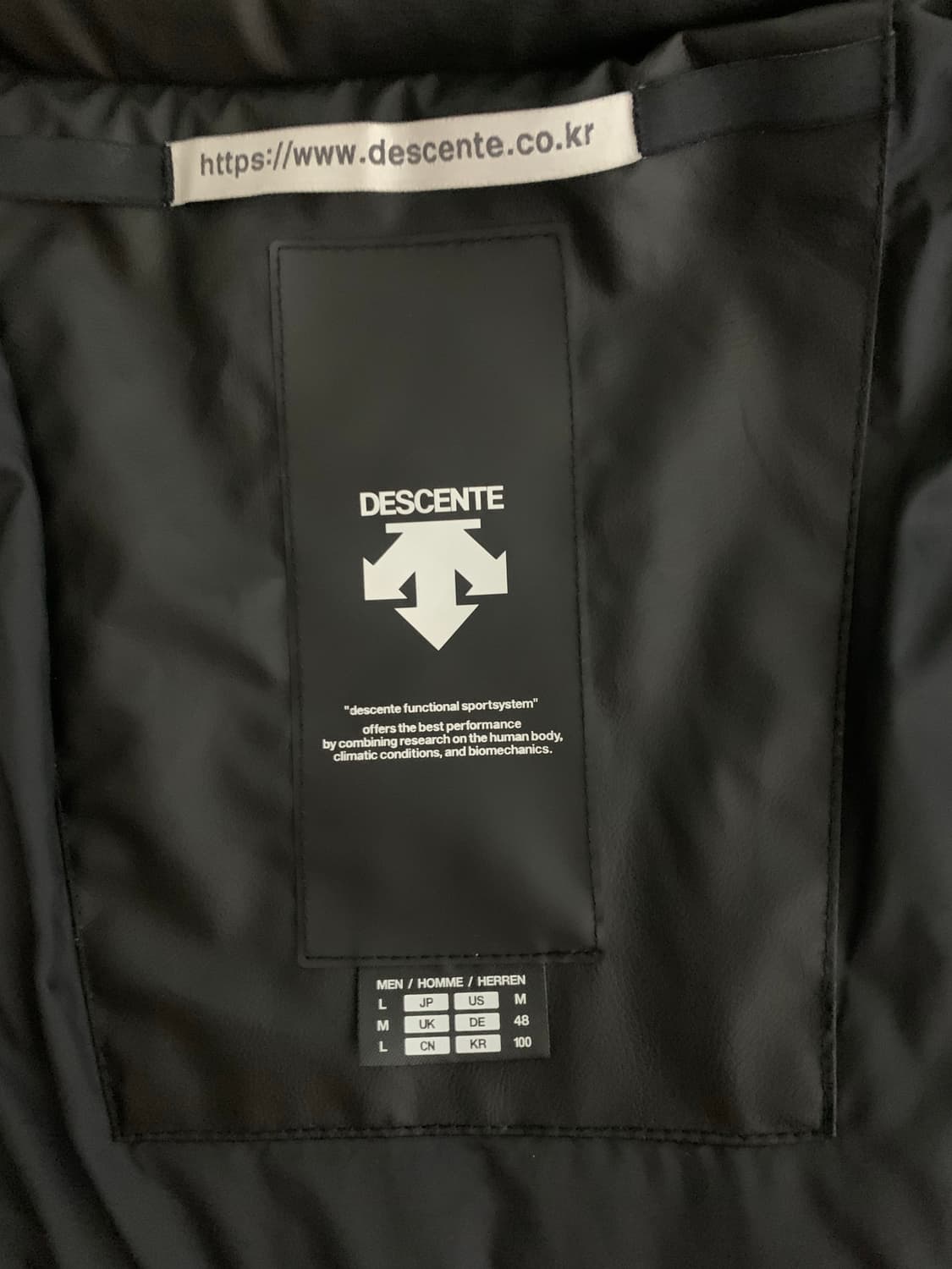 데상트 숏 푸퍼 다운레더자켓 숏패딩 상품이미지5