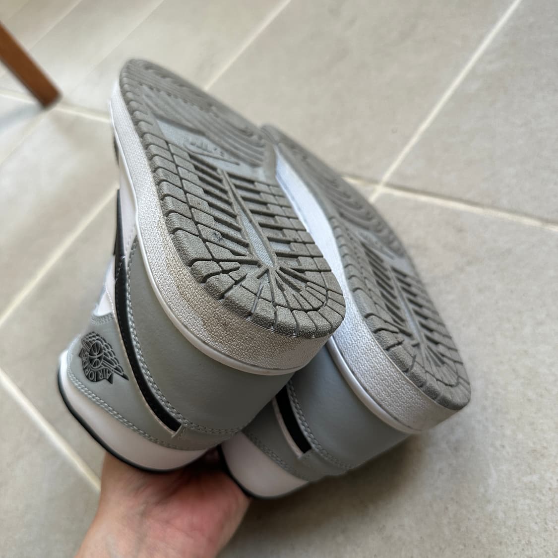 조던 1 미드 스모크 그레이 상품이미지4