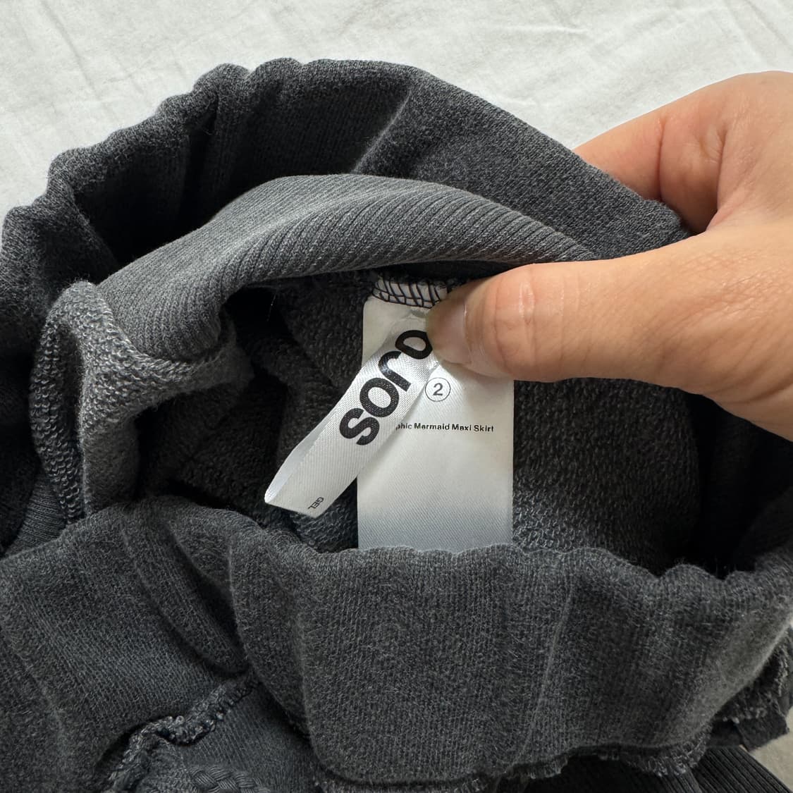 오호스 OJOS 그래픽 머메이드 맥시 드레스 차콜 2size 상품이미지4