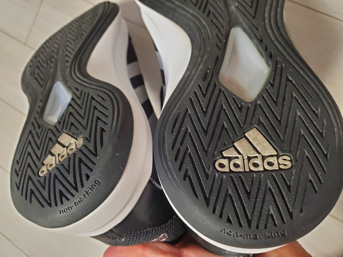 아디다스 아이솔레이션 2 스니커즈 농구화270

바닥닳음 거의없고 하자오 상품이미지7