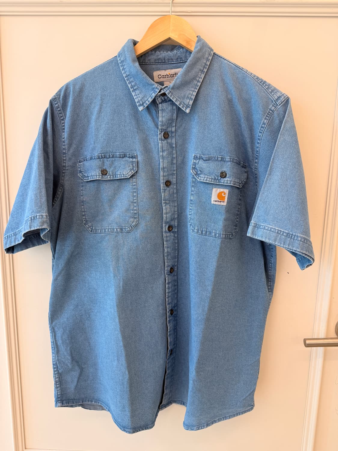 칼하트(Carhartt) 라이트 워시 블루 데님 반팔 워크 셔츠 상품이미지1