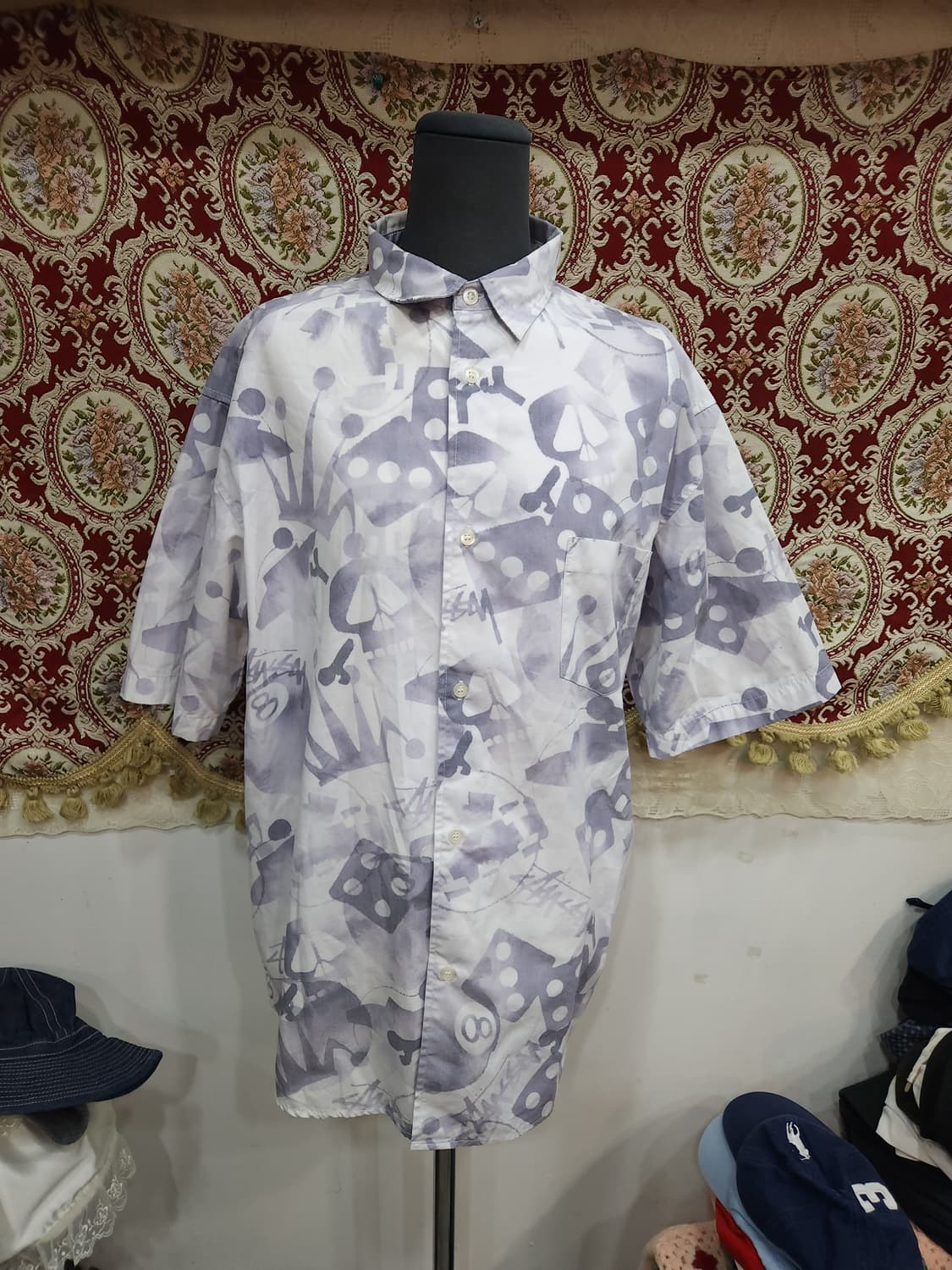 스투시 어센틱 8볼 왕관 나염 반팔 셔츠

 상품이미지1