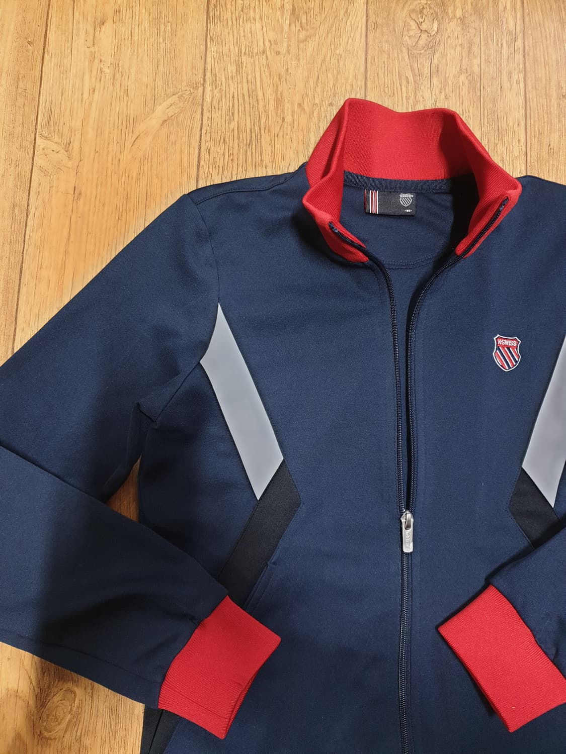 1005 케이스위스 운동복 집업 90 사이즈입니다 상품이미지5