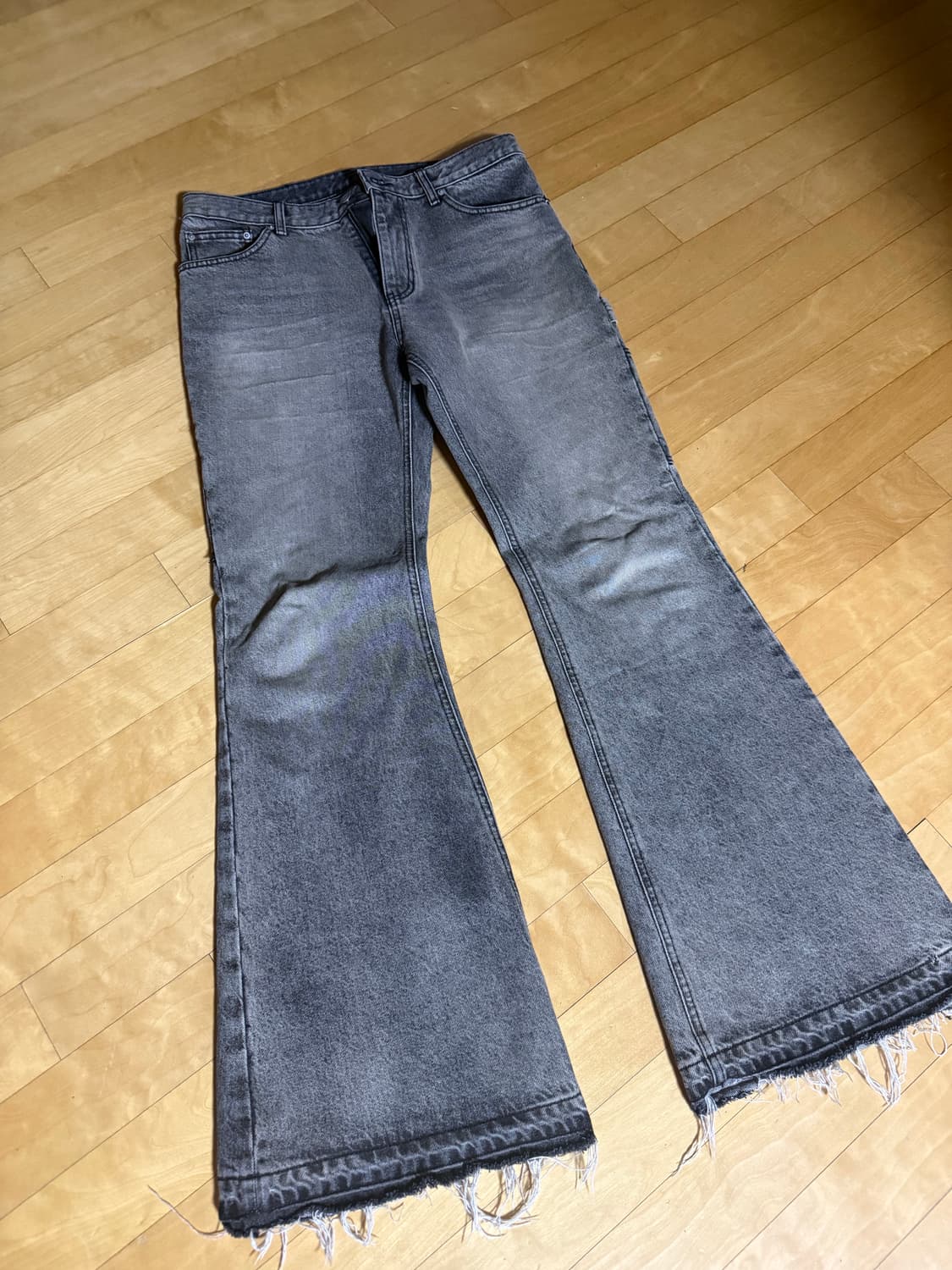 에모스탠스클럽 블리치드 워싱 카펜더 플레어데님 1 상품이미지1