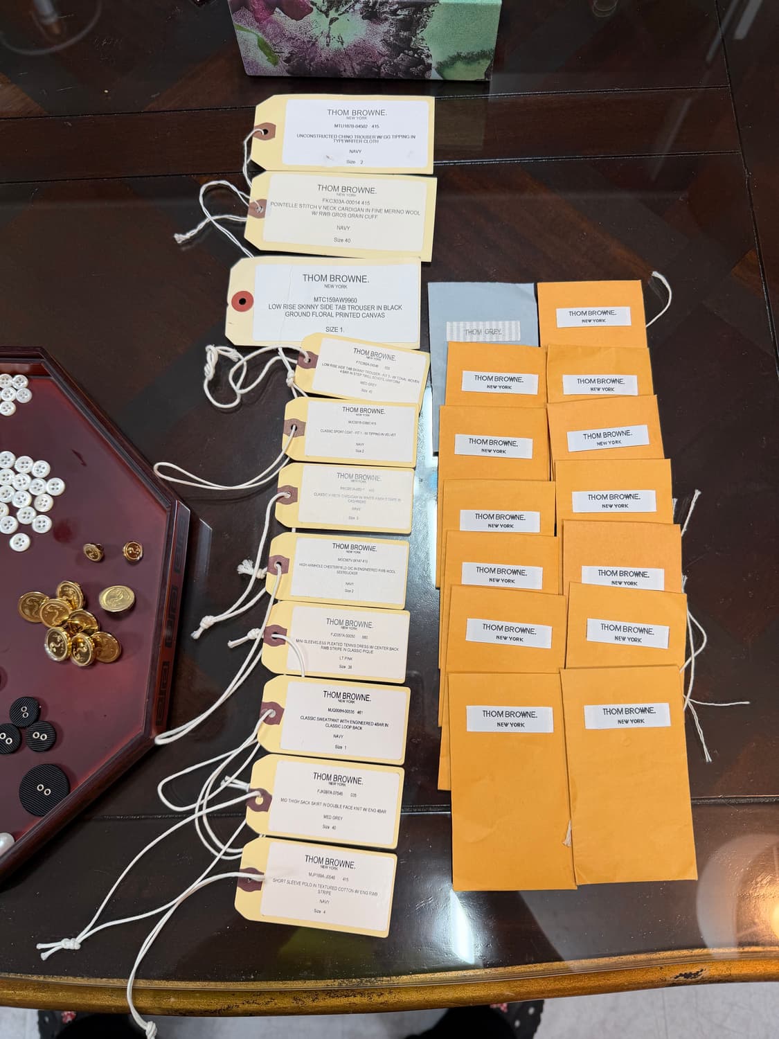 톰브라운 정품 각각의 다양한 단추들 많이있습니다. 새상품 팝니다.!!! 상품이미지6