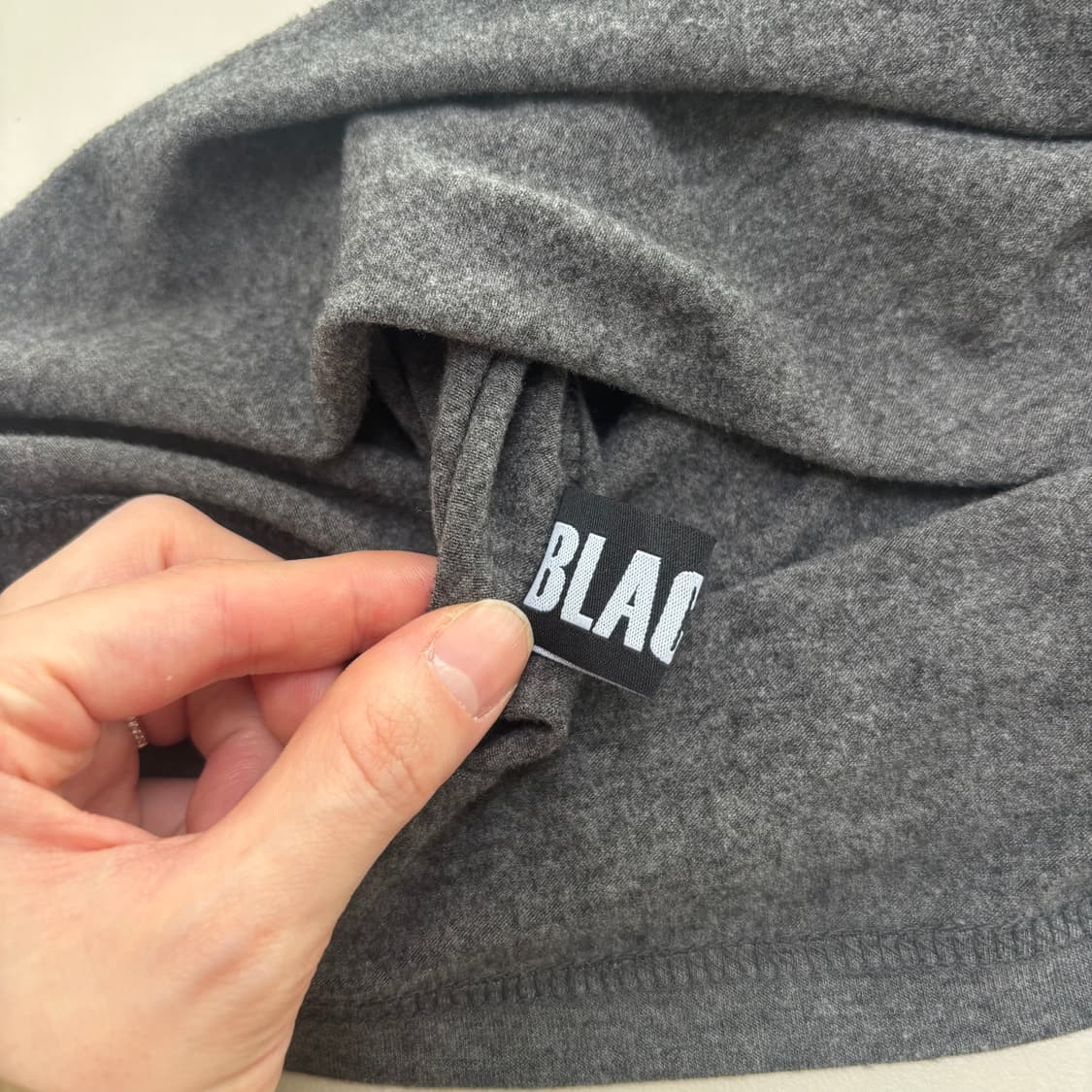 블랙업 회색 목폴라 티셔츠 상품이미지5