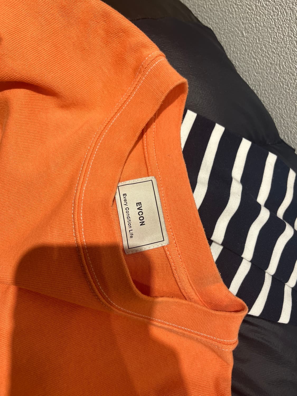 EVCON 에비콘 오렌지 오버핏 롱 슬리브 티셔츠 3 상품이미지5