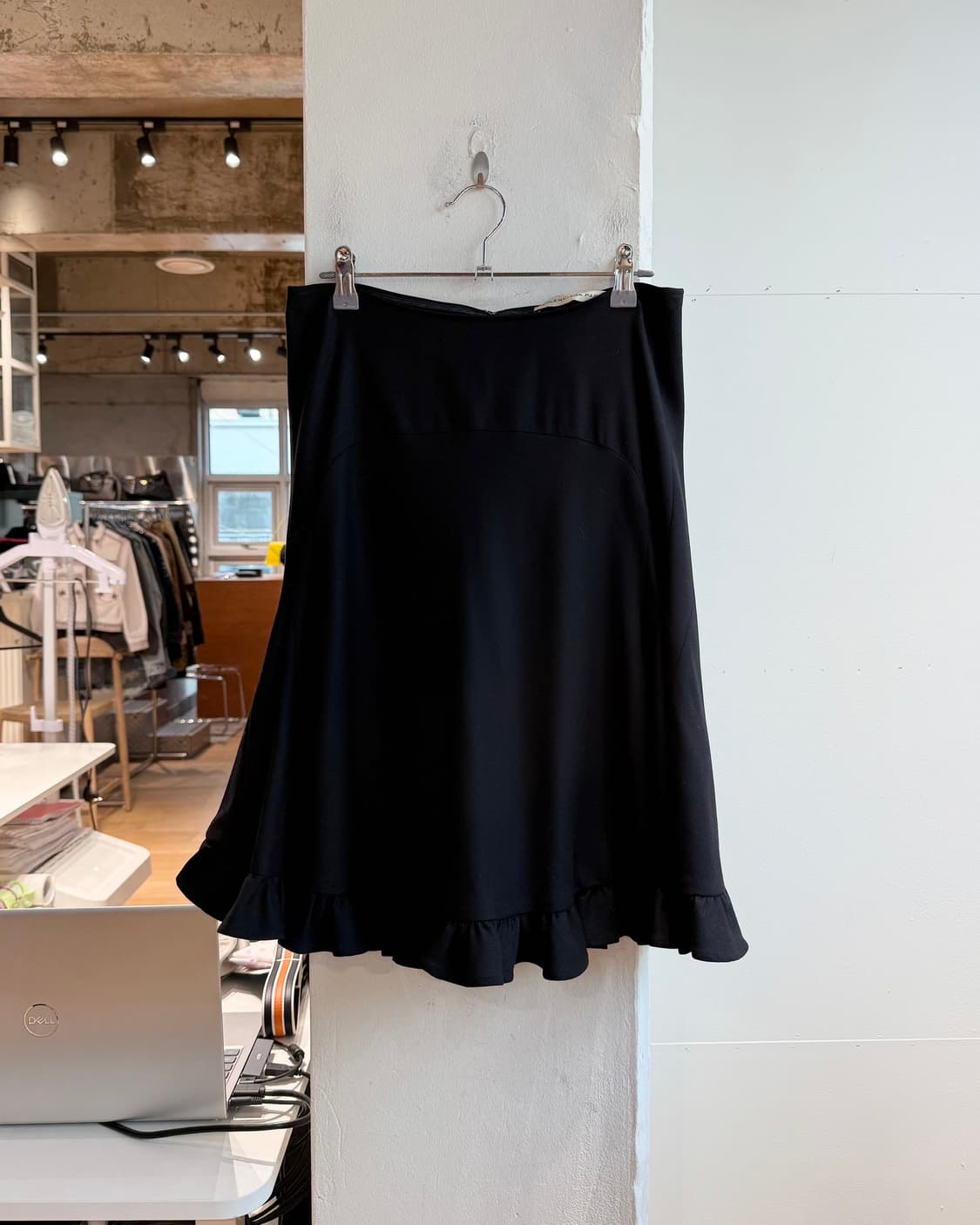 발렌시아가 블랙 프릴 미디스커트  상품이미지2