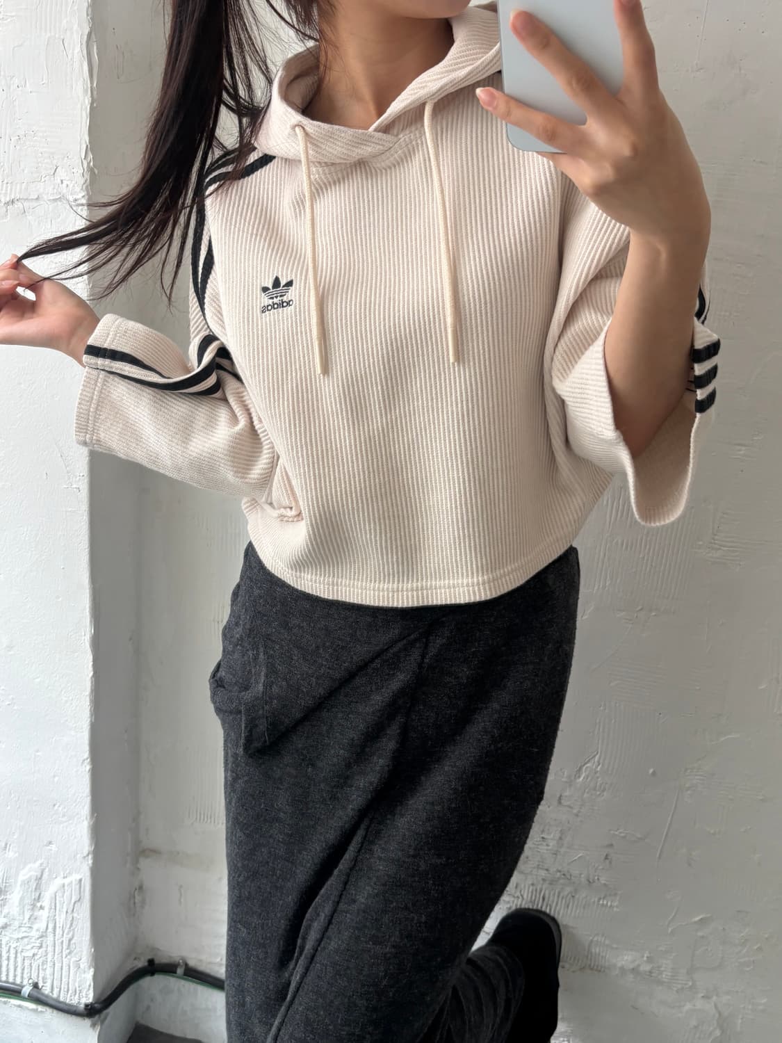 Adidas 아디다스 아이보리 컬러 와플 크롭 후드 티셔츠 상품이미지1