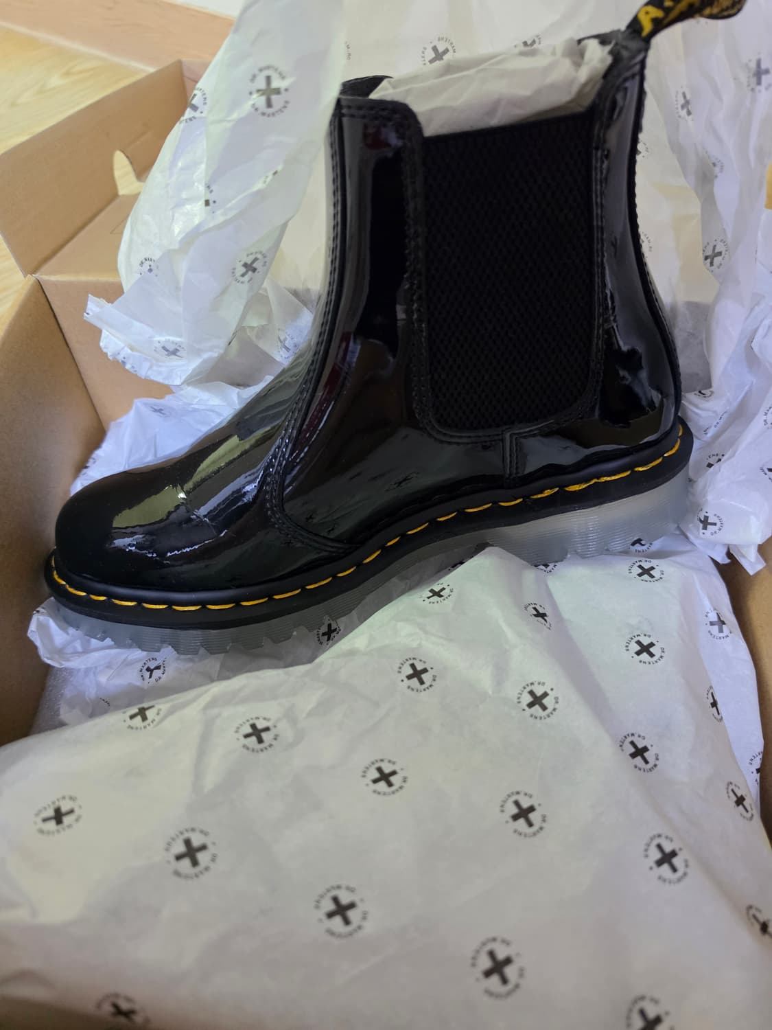 닥터마틴 2976 아이스드 BN 첼시 부츠 블랙 유광 상품이미지4