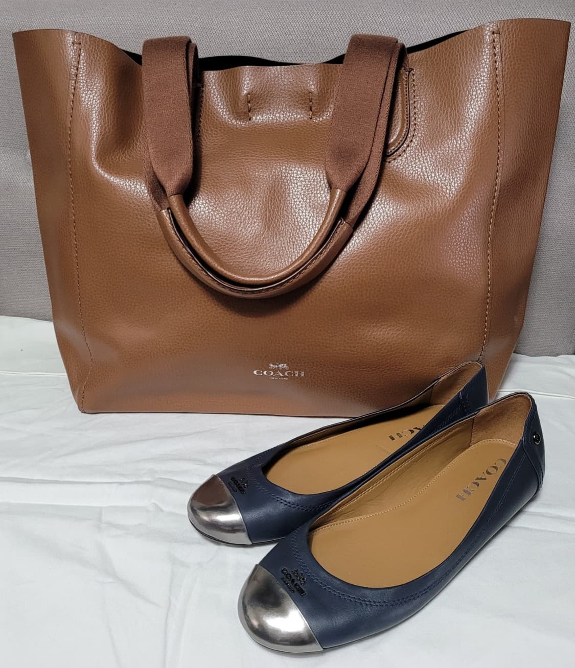 코치  가죽 쇼퍼백 상품이미지1