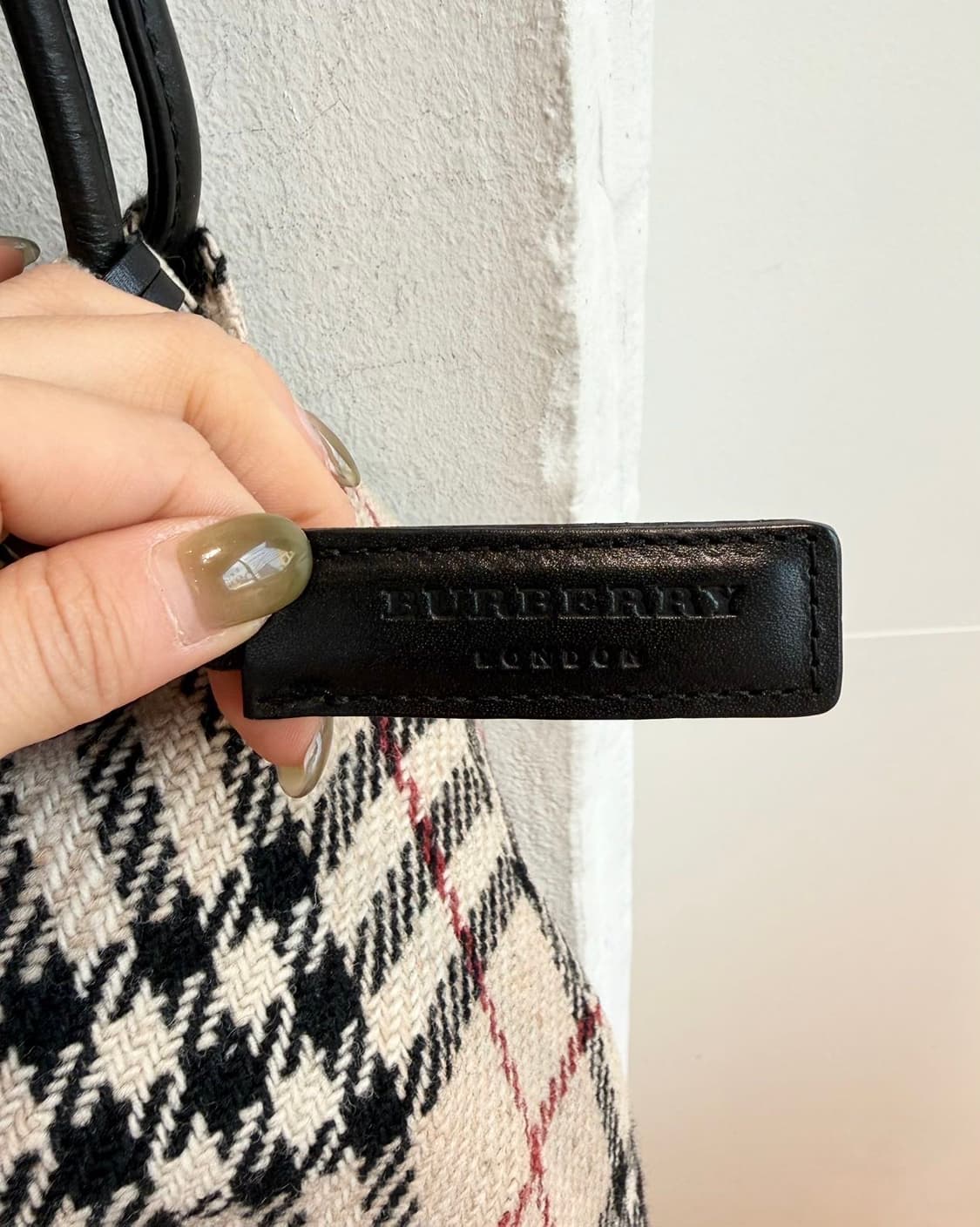 버버리 노바체크 울 숄더백  상품이미지3