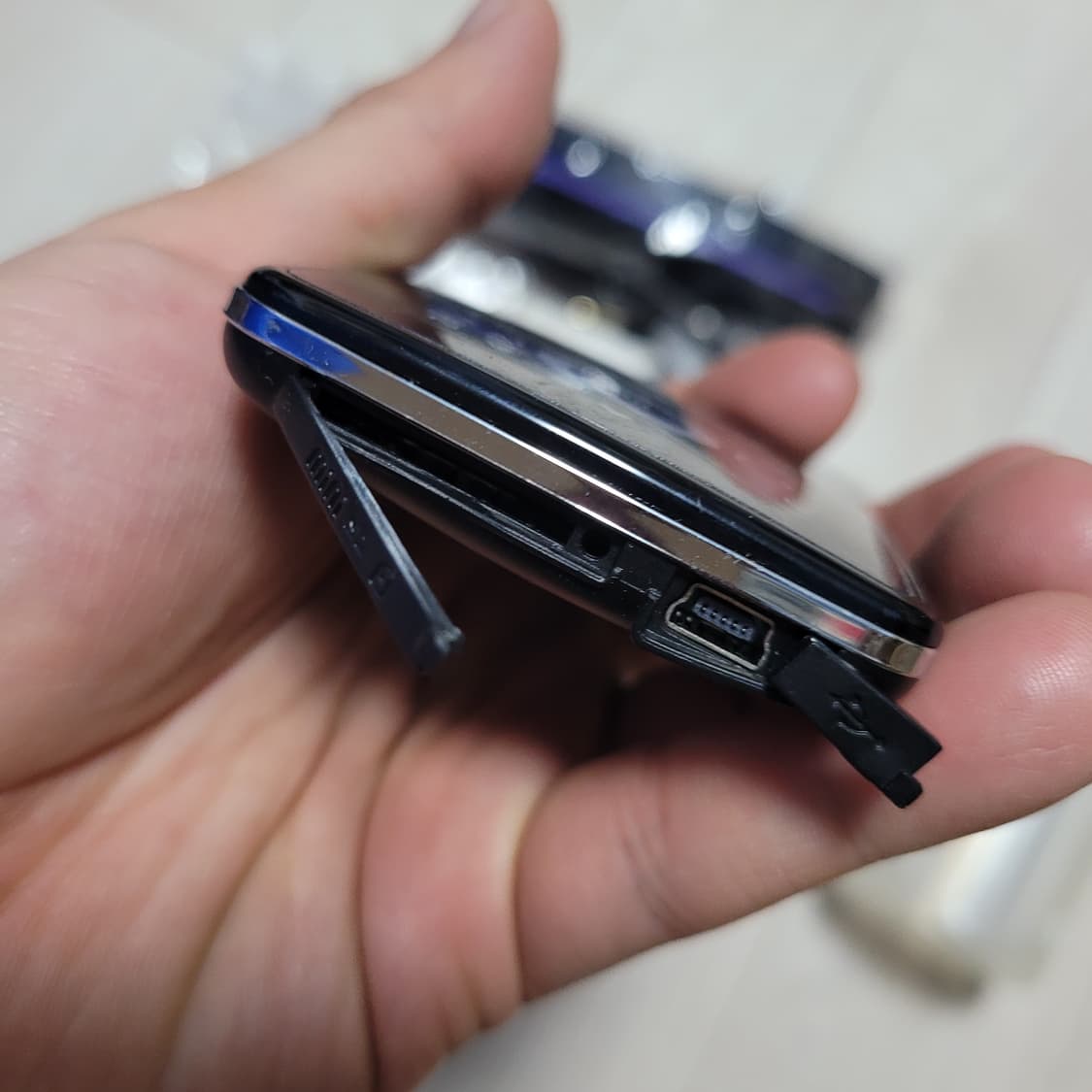 엠씨스퀘어 X1 (배터리방전 충전선 연결한채로 사용가능) 상품이미지5