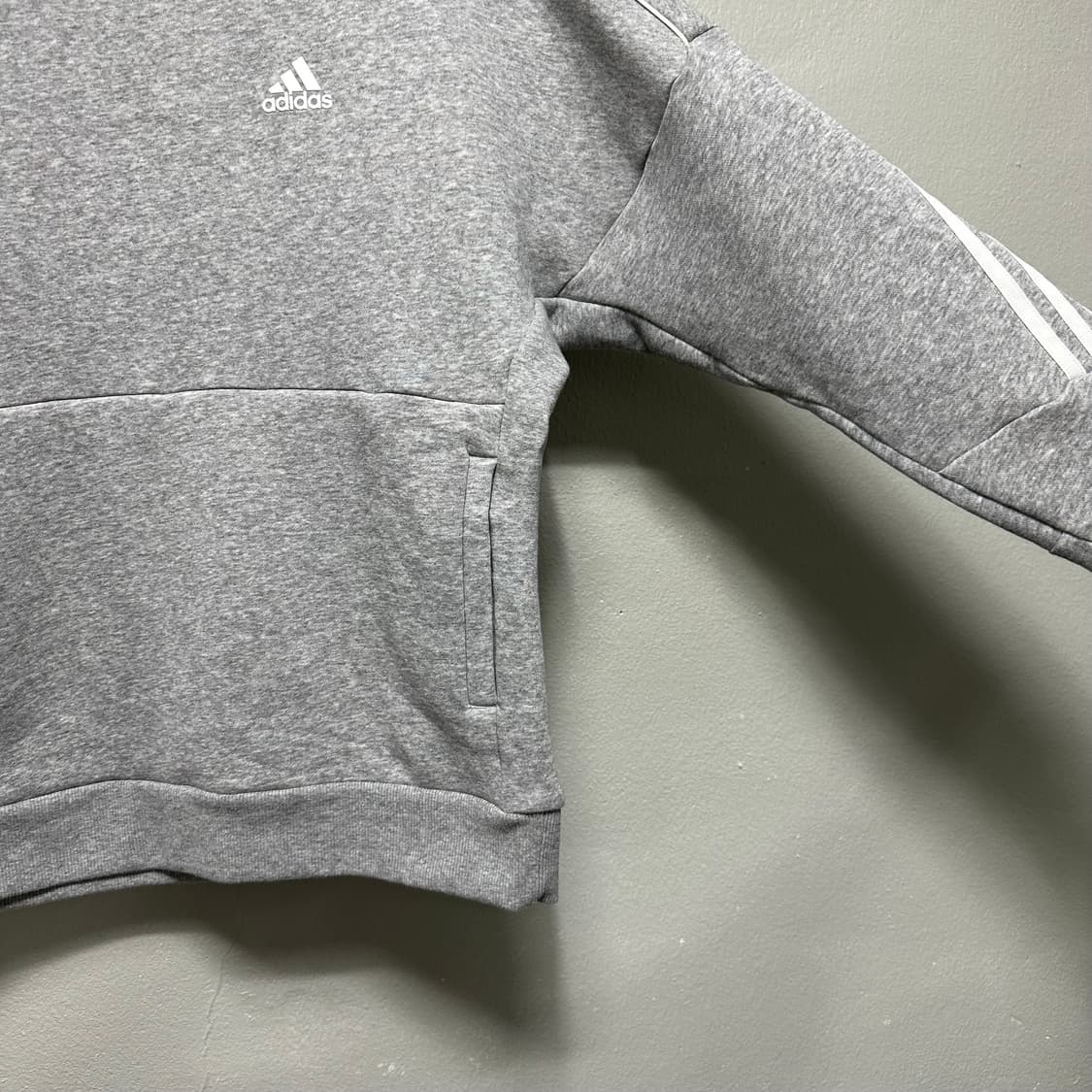 아디다스 백프린팅 디자인 맨투맨 상품이미지4