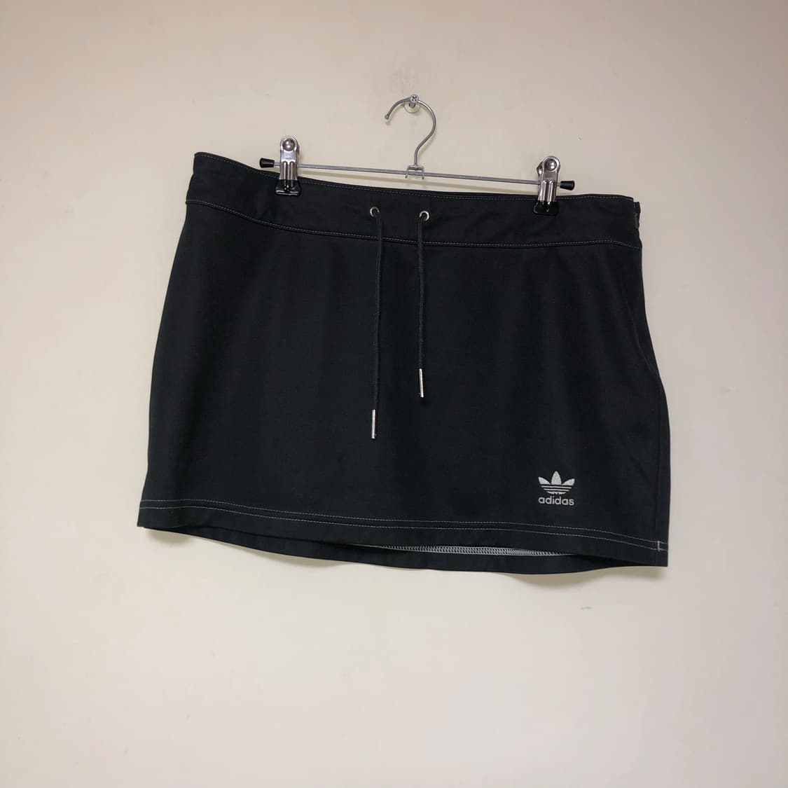아디다스 챠콜 미니 스커트 📽️  상품이미지4