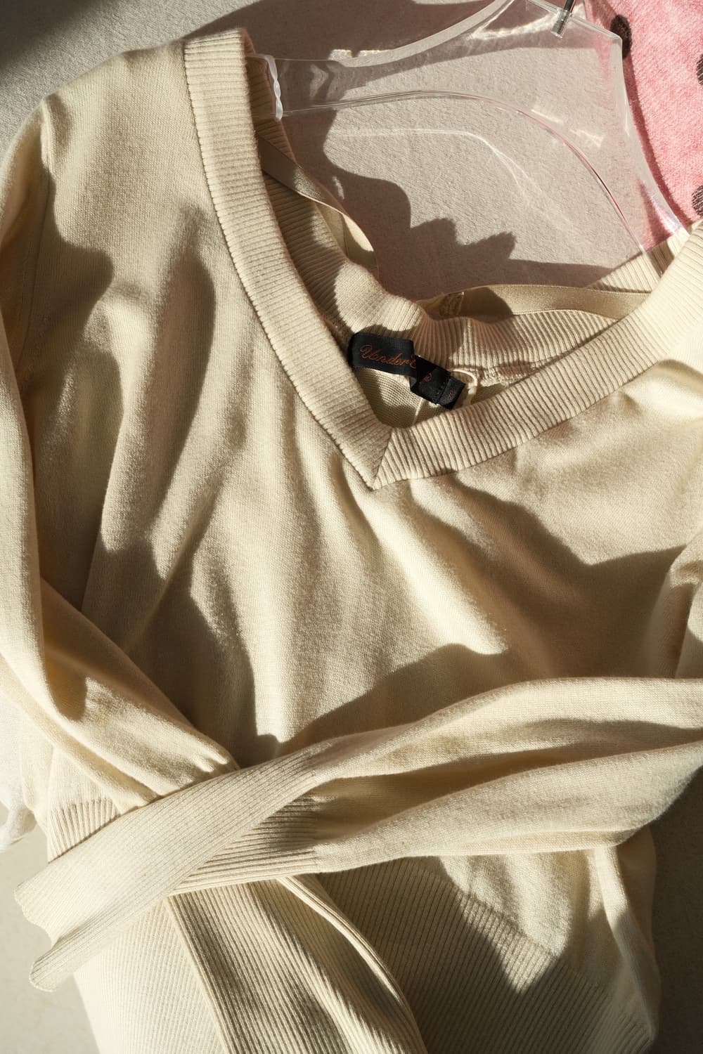 Ribbon v-neck knit top 상품이미지9