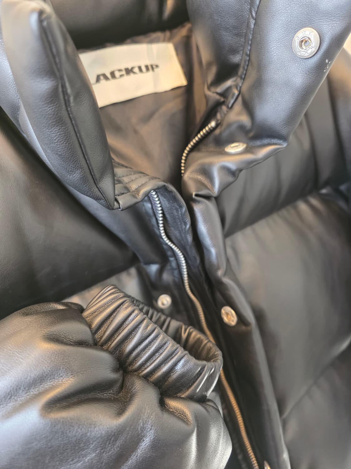 블랙업 레더 숏패딩 블랙 상품이미지4