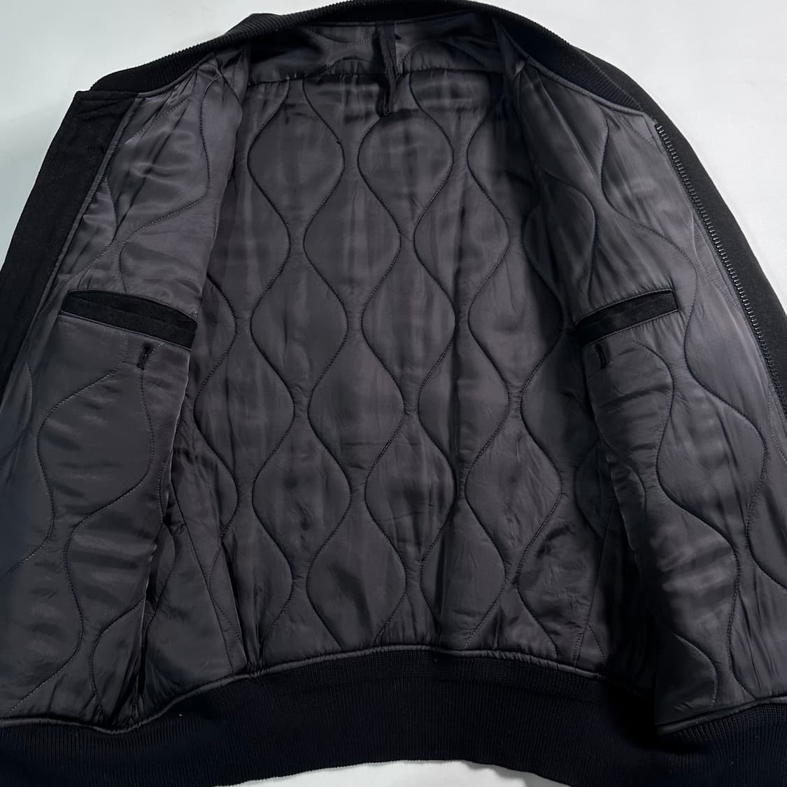 The Viridi-Anne 블랙 봄버 자켓 상품이미지7