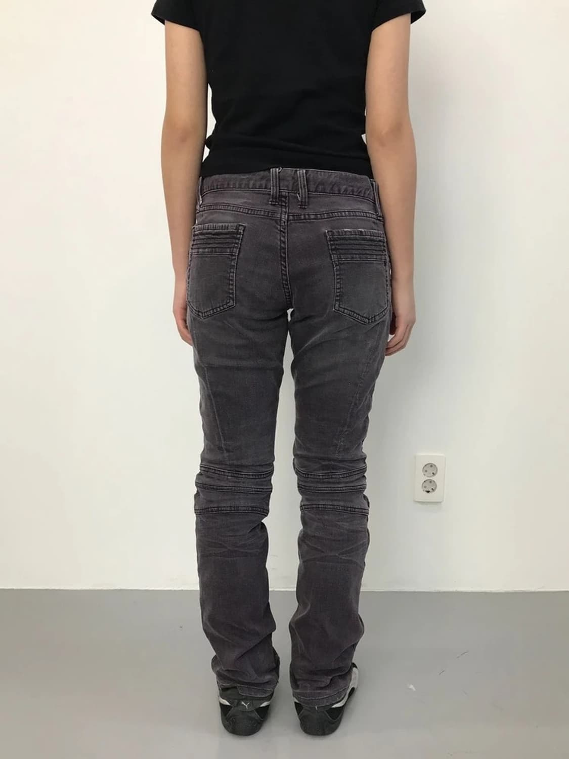 SCHRISSEL Zip Detail Slim Denim Pants 상품이미지3